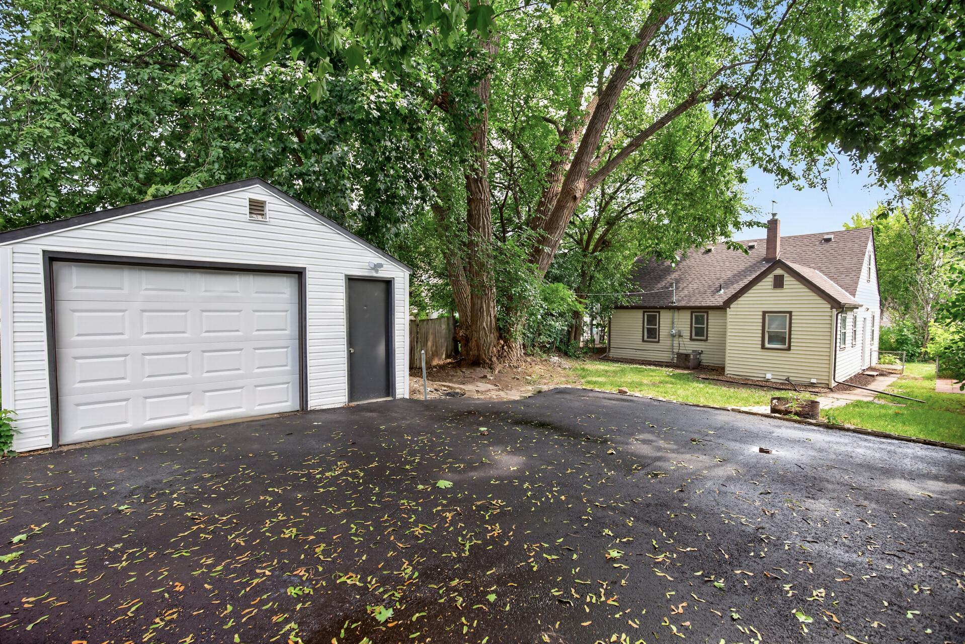 1859 Hoyt Avenue E Property Photo 25