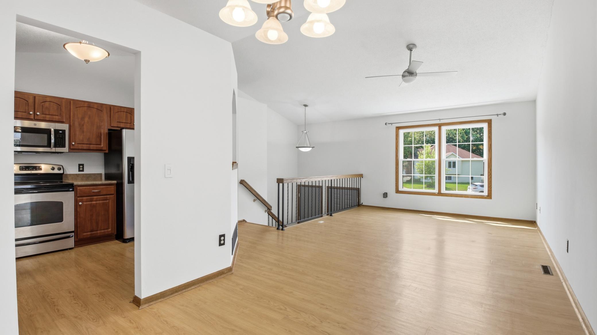 17604 Lorence Way Property Photo 3