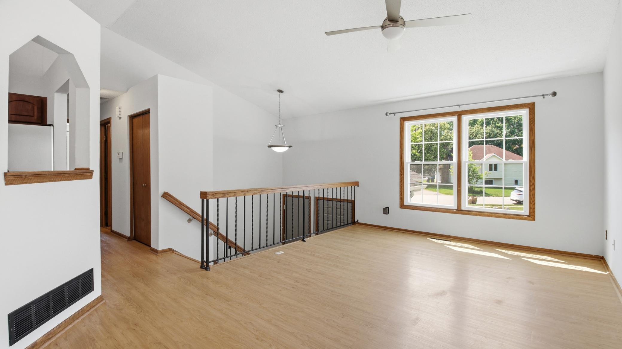 17604 Lorence Way Property Photo 4