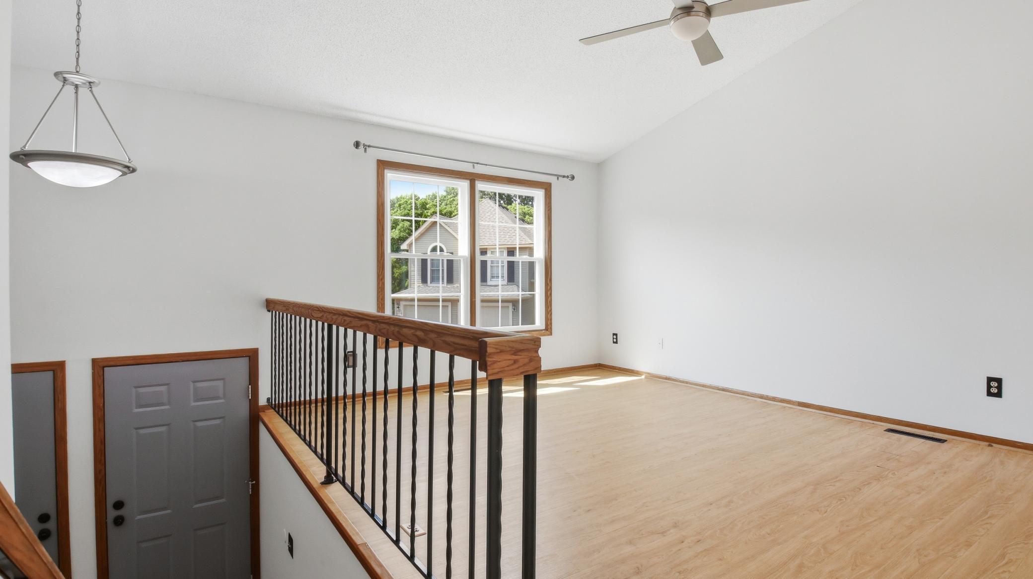17604 Lorence Way Property Photo 5