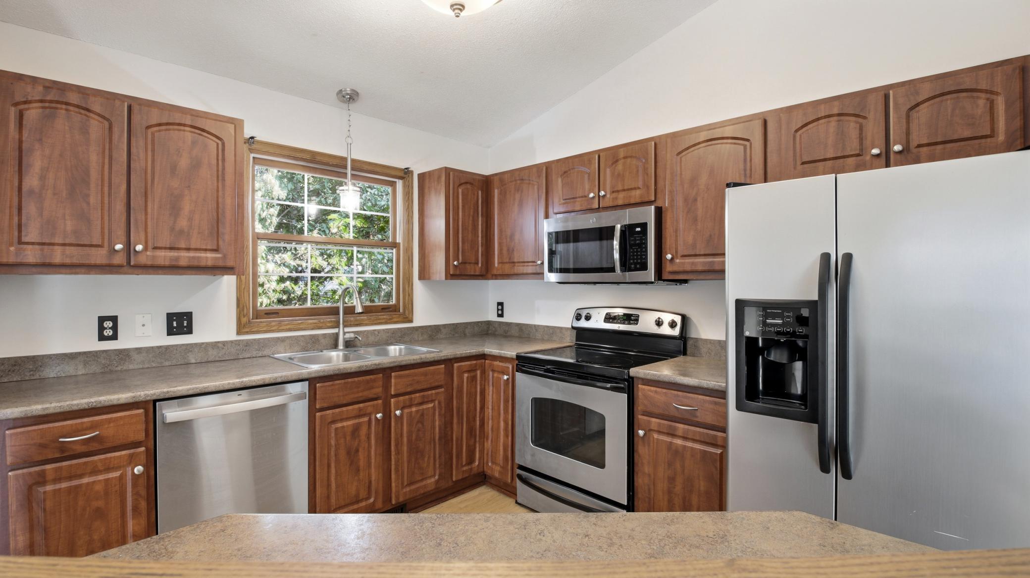 17604 Lorence Way Property Photo 9