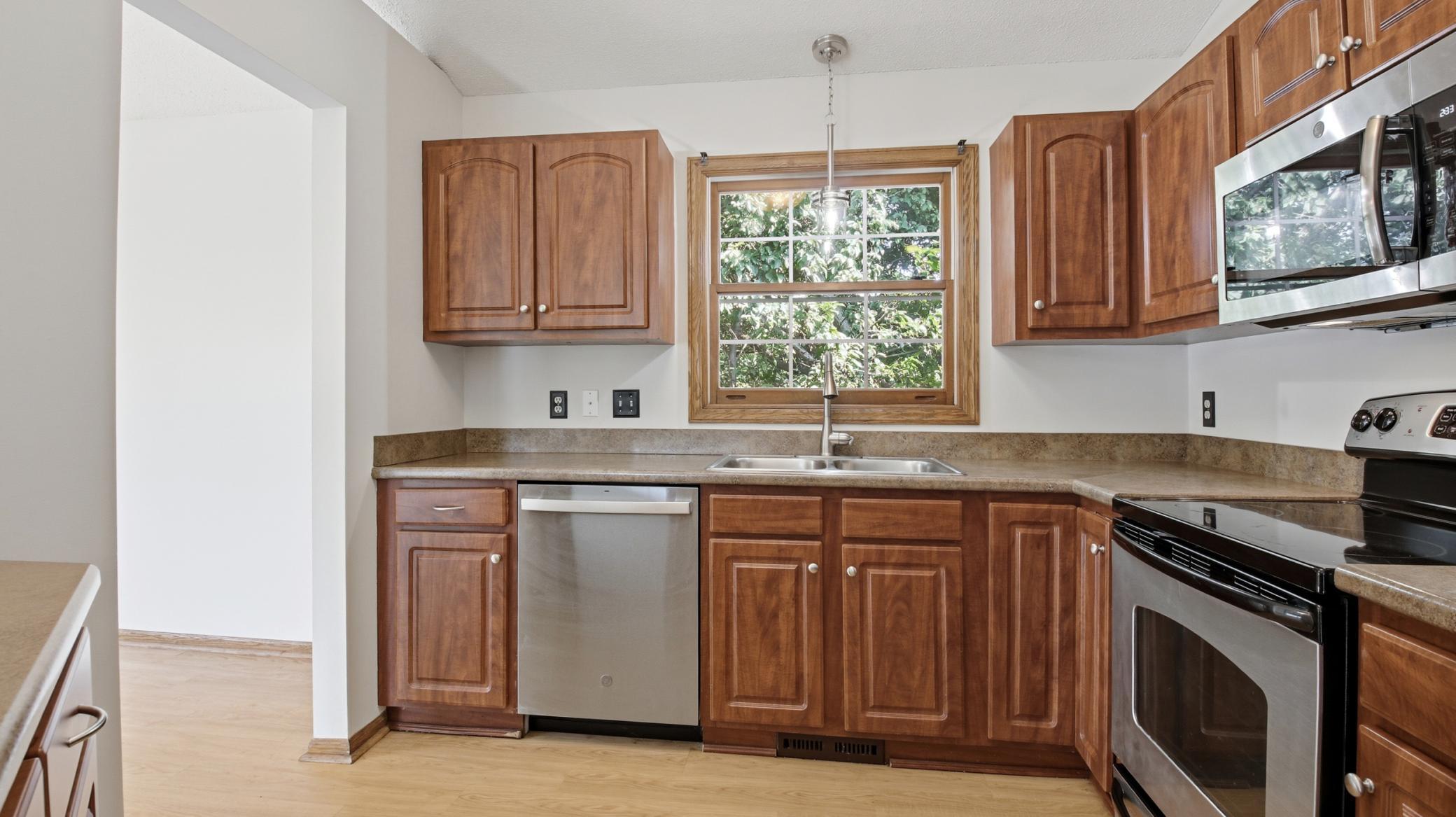 17604 Lorence Way Property Photo 10