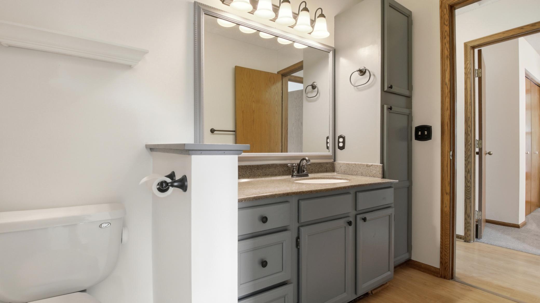 17604 Lorence Way Property Photo 17