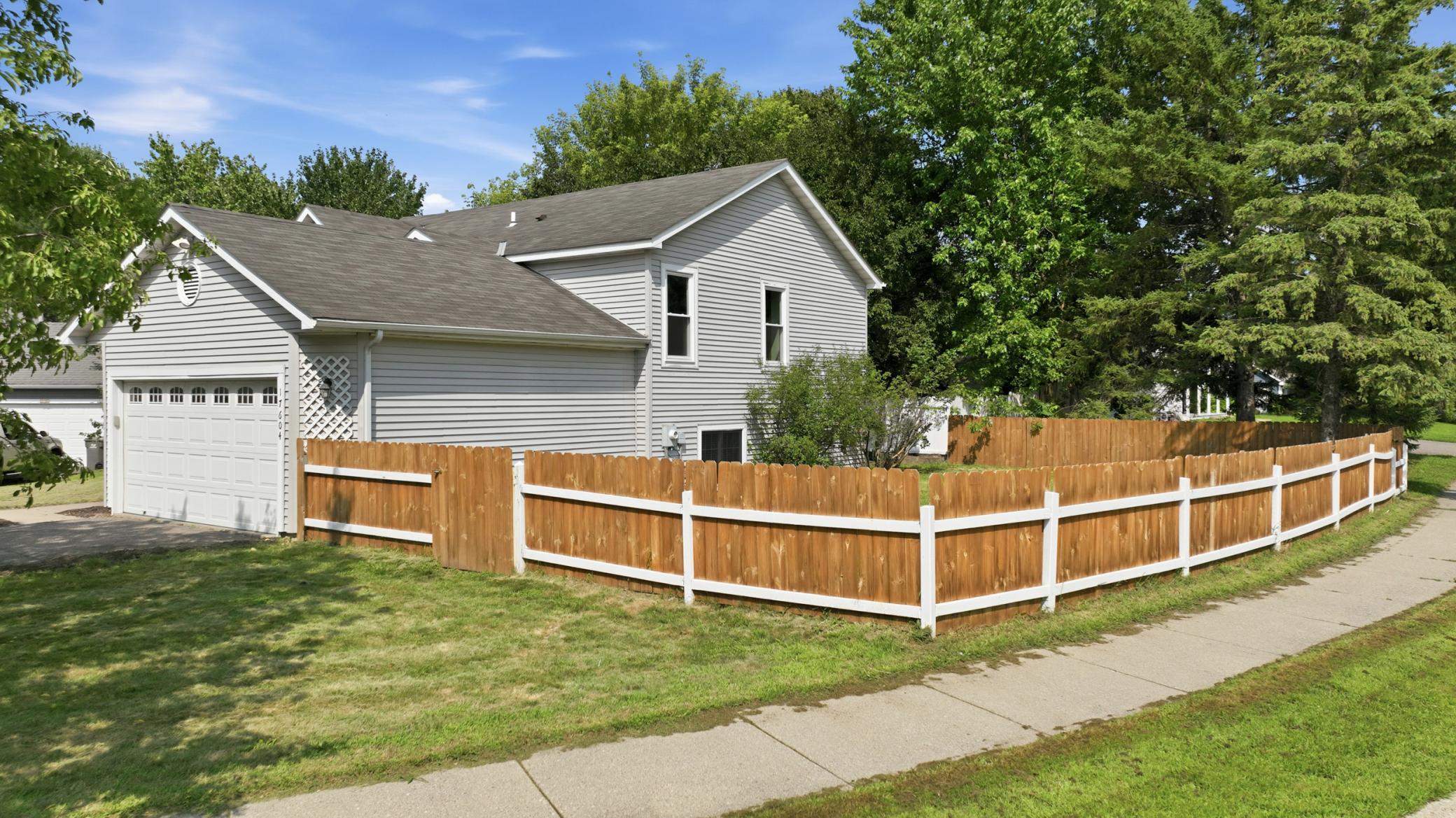 17604 Lorence Way Property Photo 33