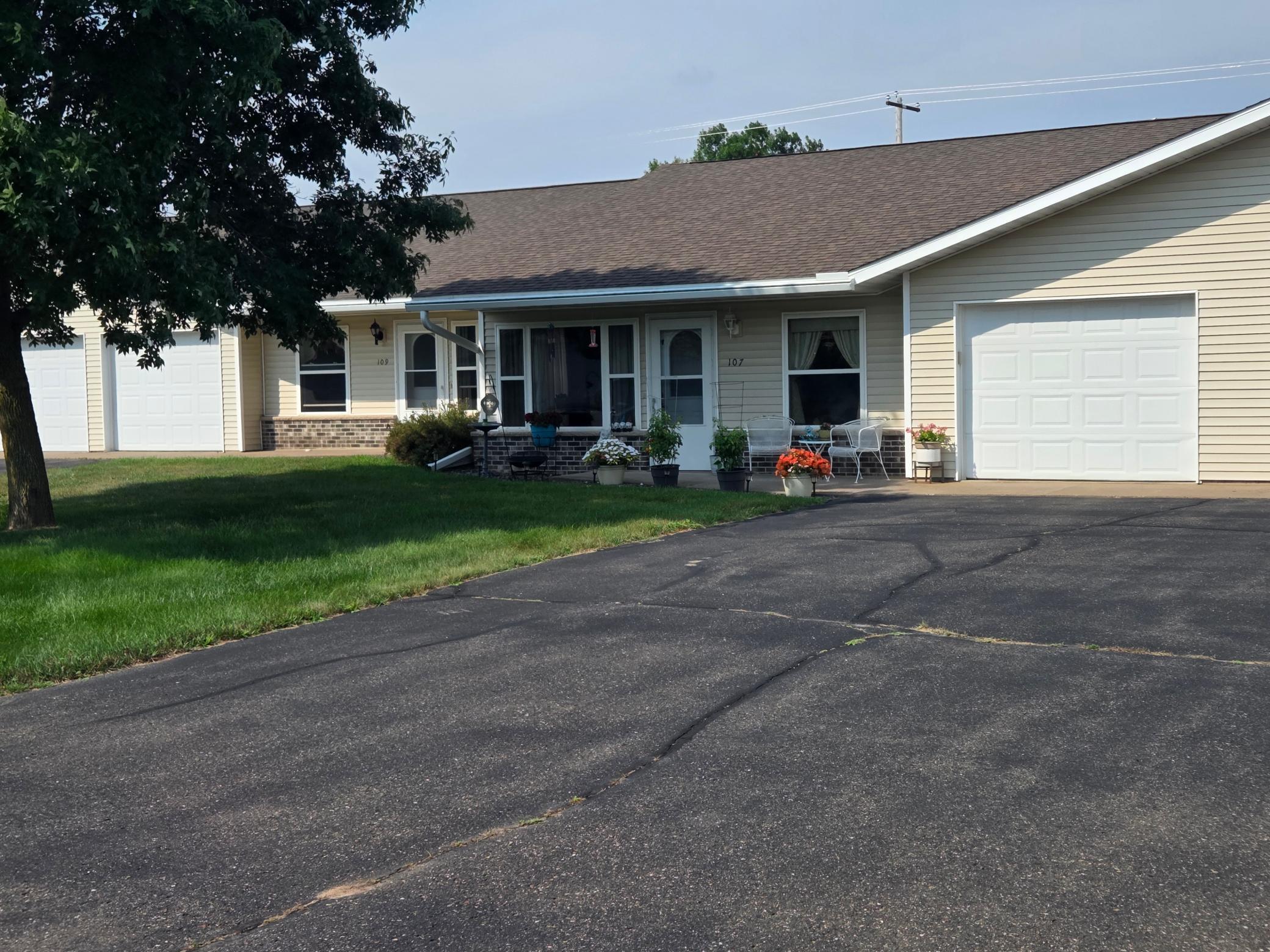 107 Pine Ridge Drive Property Photo 1