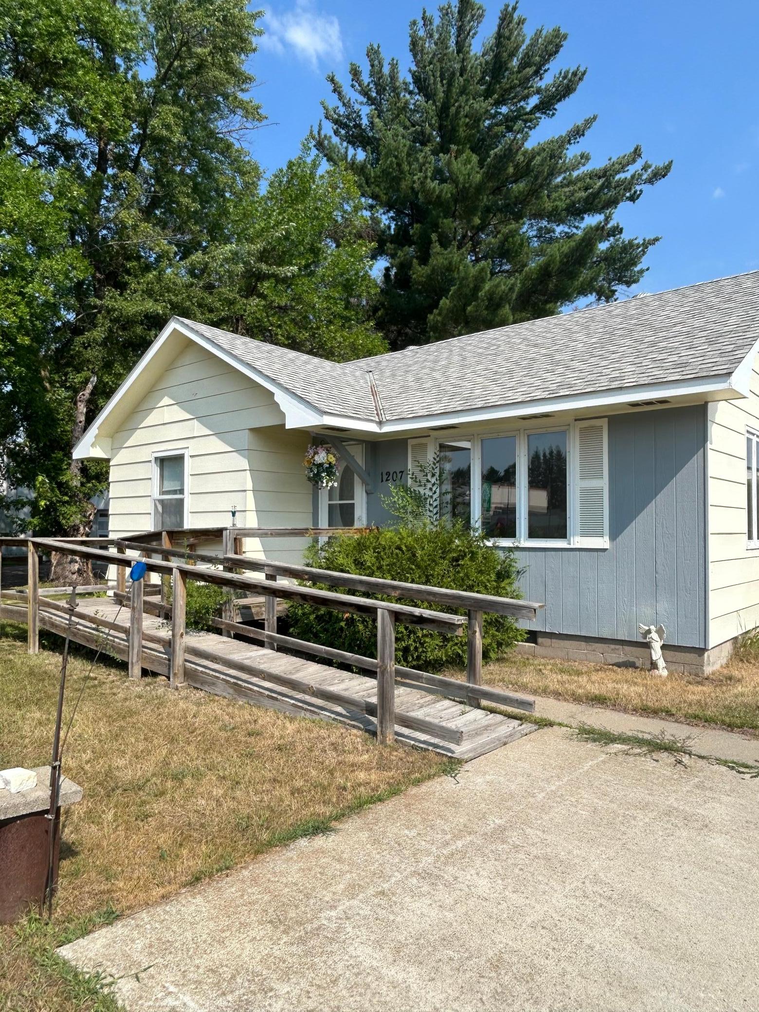 1207 1st Street E Property Photo 1