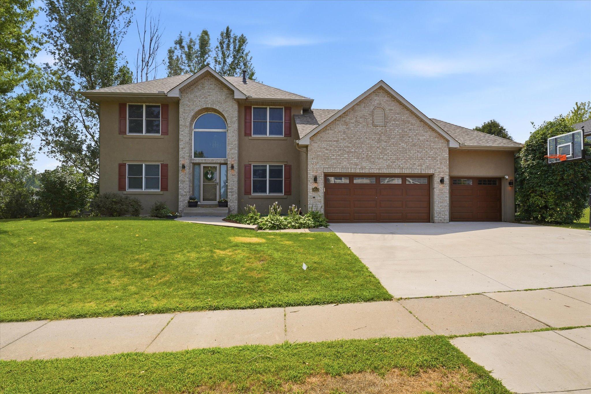 18043 Gladstone Boulevard N Property Photo 2