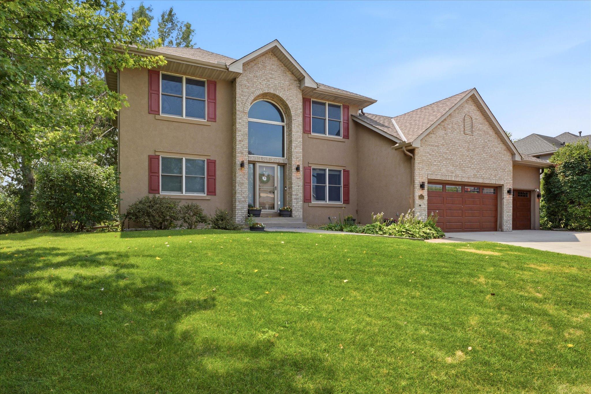 18043 Gladstone Boulevard N Property Photo 5