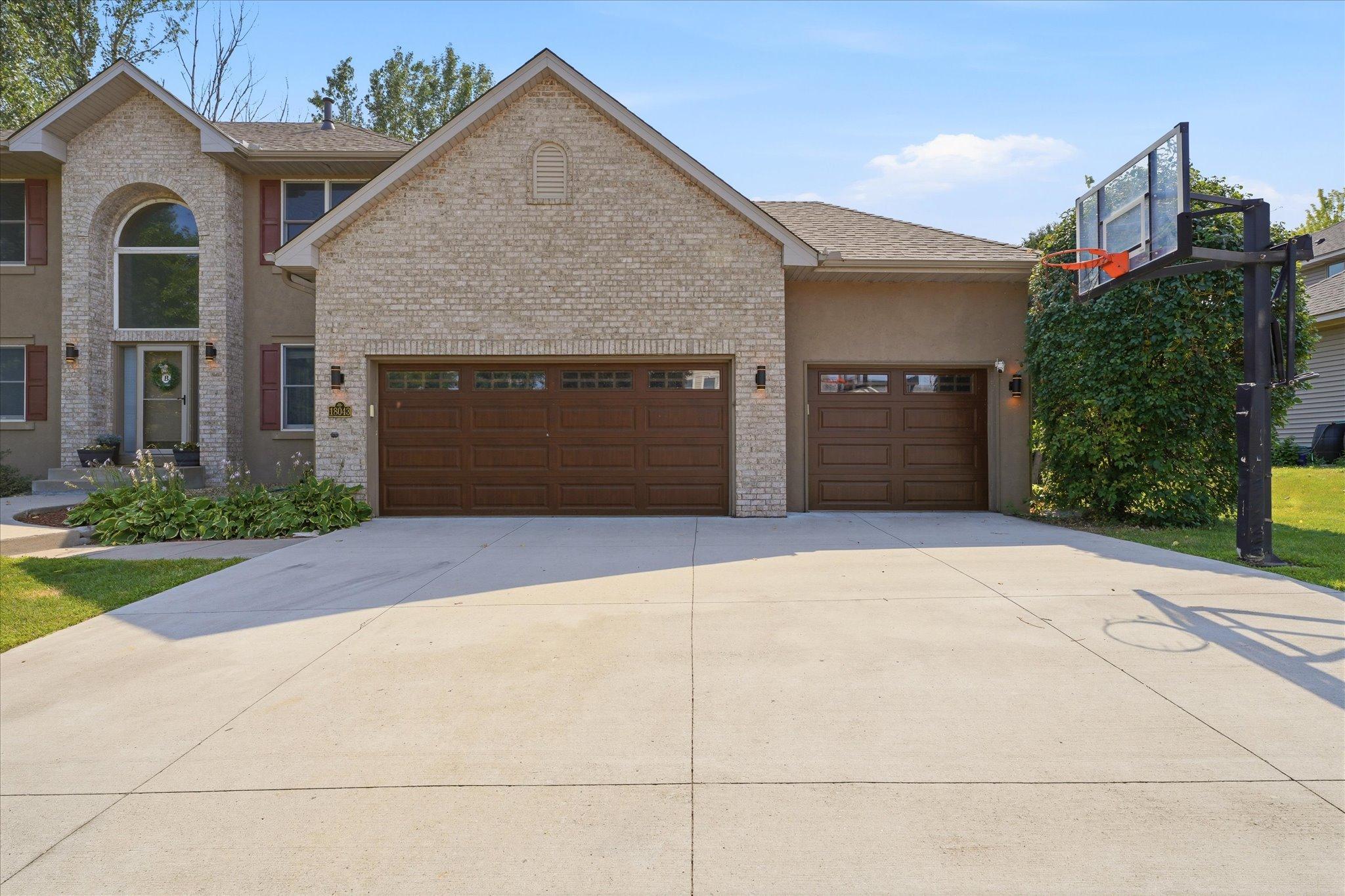 18043 Gladstone Boulevard N Property Photo 7
