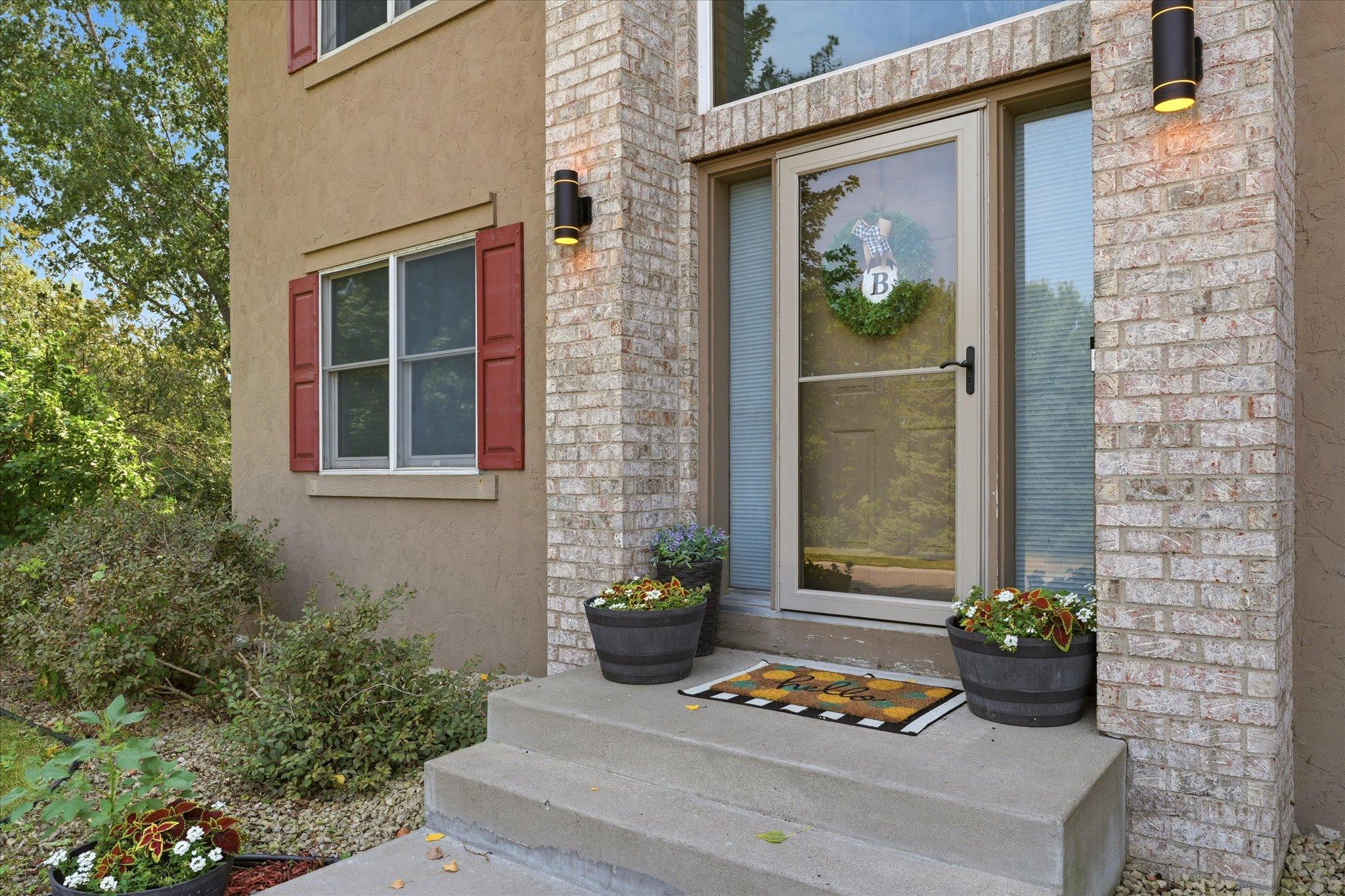 18043 Gladstone Boulevard N Property Photo 8