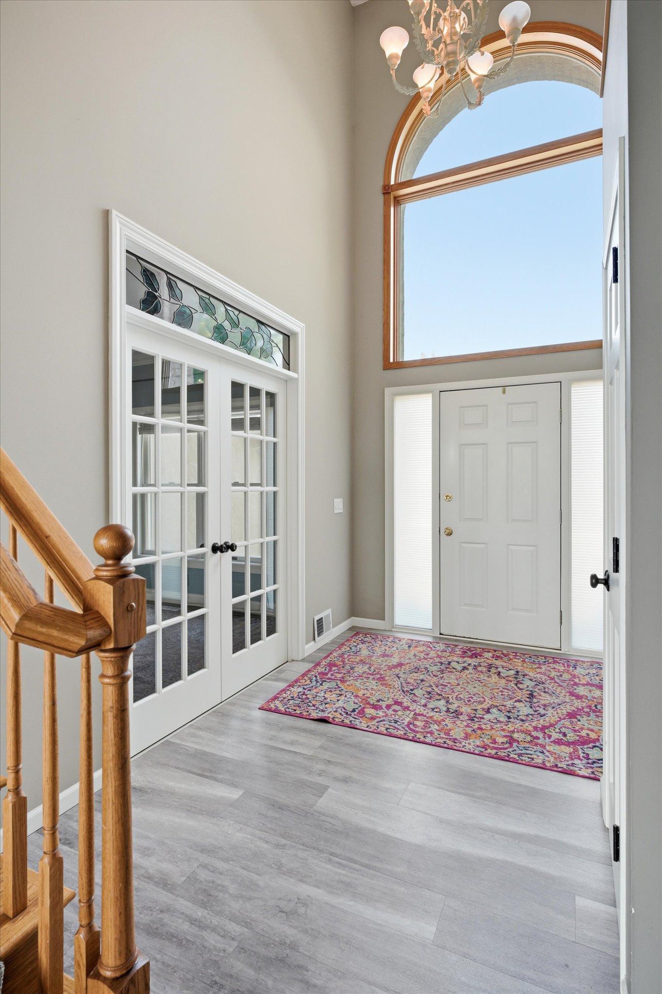 18043 Gladstone Boulevard N Property Photo 10
