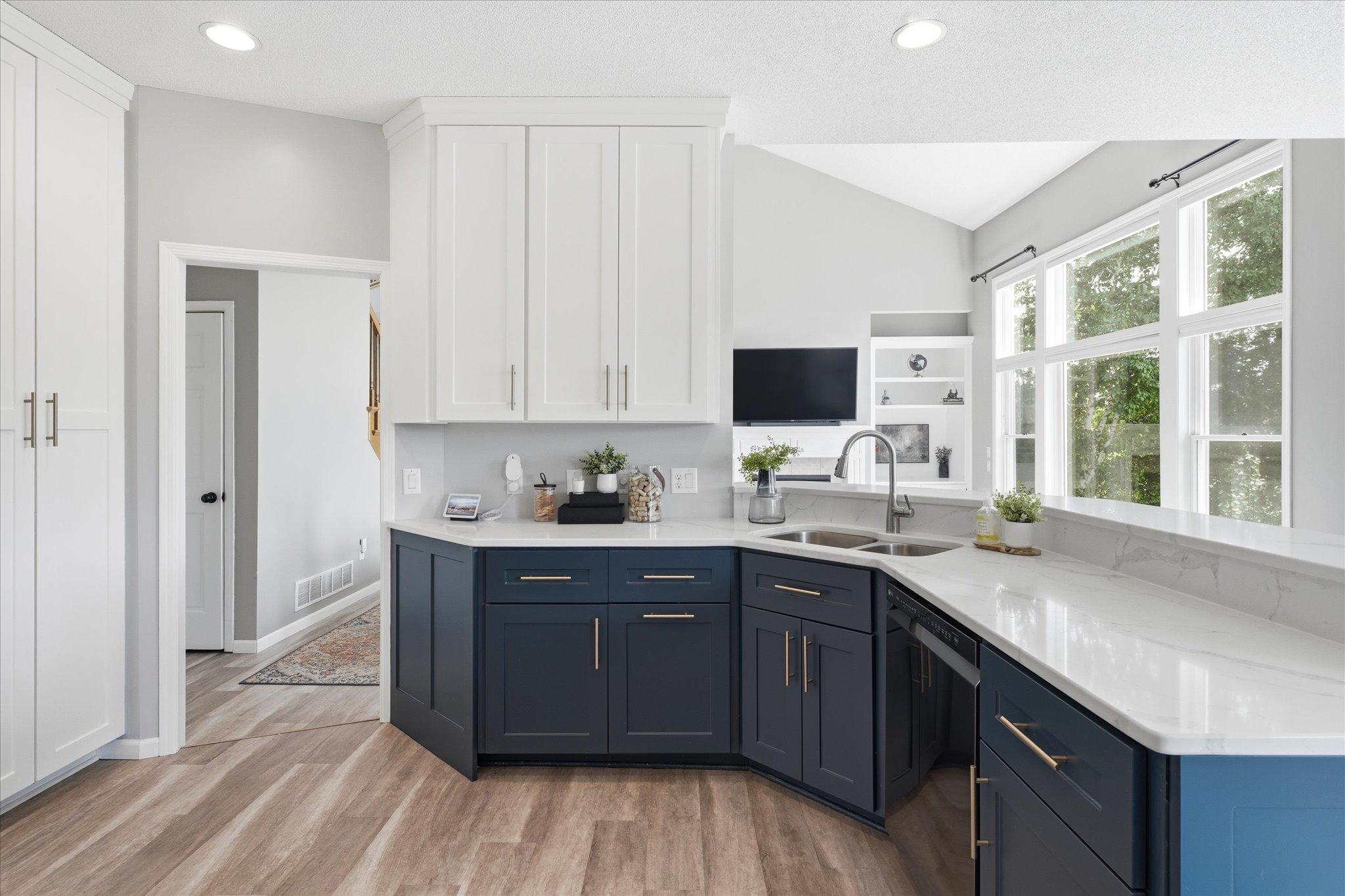 18043 Gladstone Boulevard N Property Photo 27