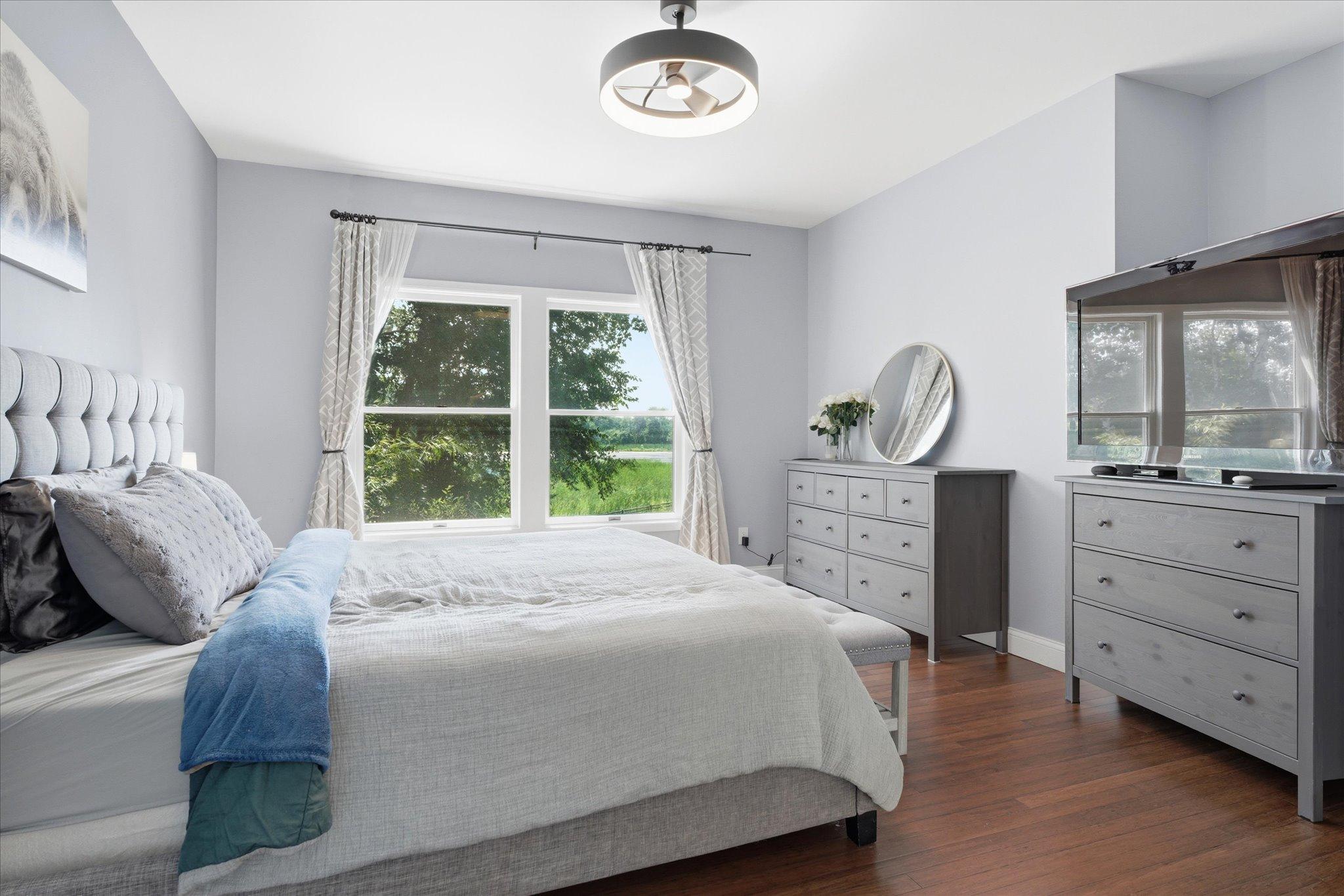 18043 Gladstone Boulevard N Property Photo 32