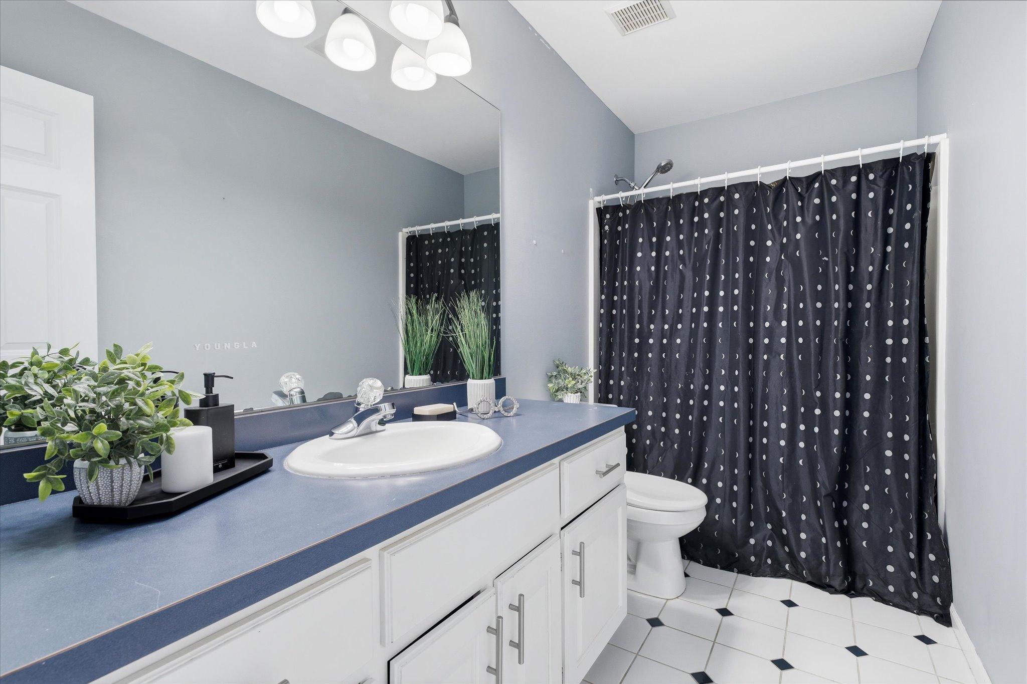 18043 Gladstone Boulevard N Property Photo 40