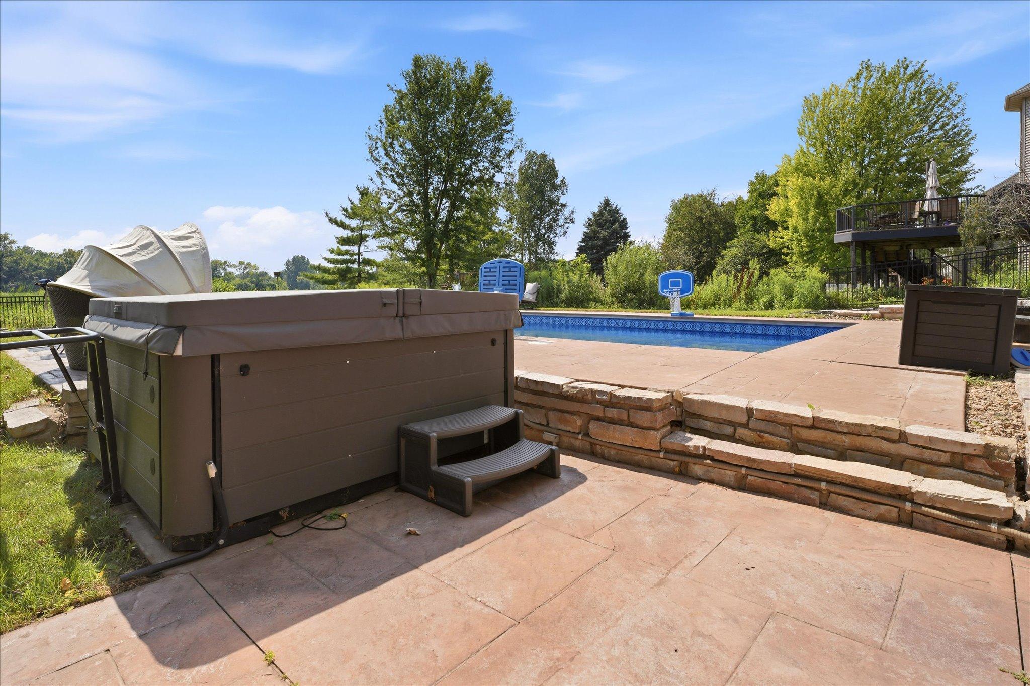 18043 Gladstone Boulevard N Property Photo 63