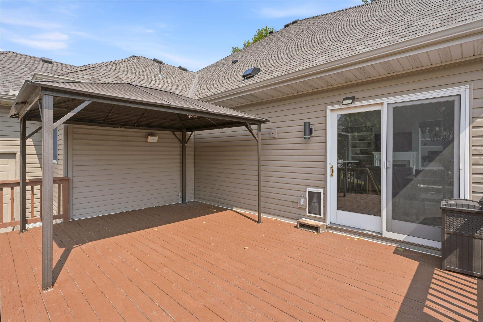 18043 Gladstone Boulevard N Property Photo 68