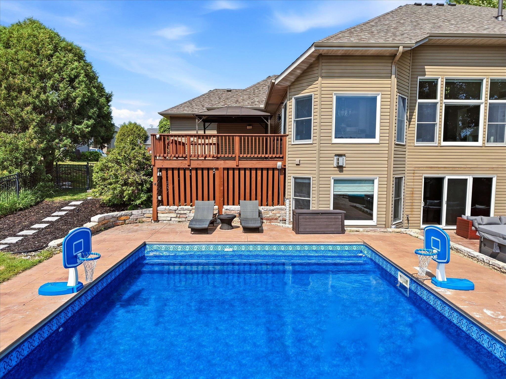 18043 Gladstone Boulevard N Property Photo 80