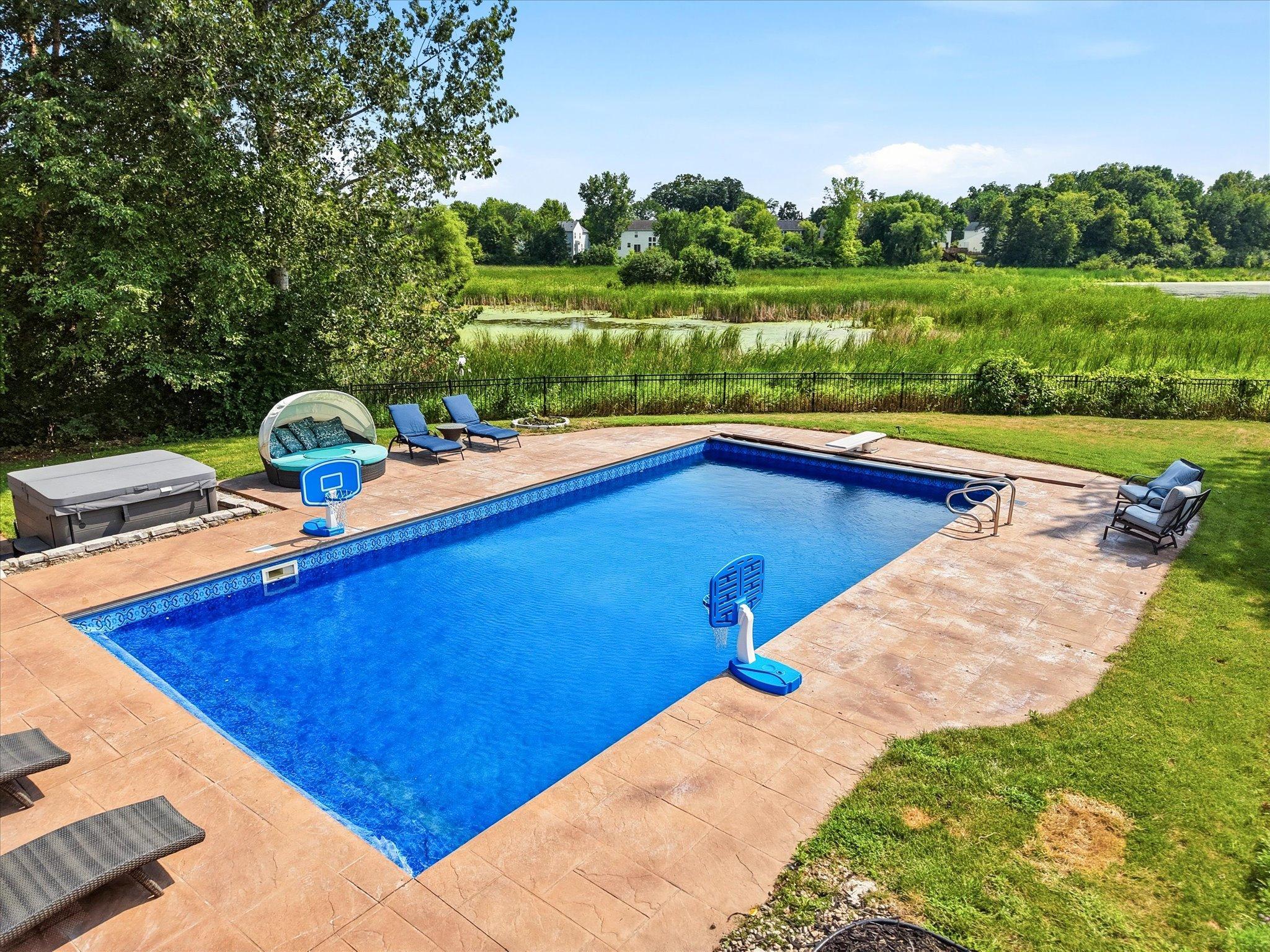 18043 Gladstone Boulevard N Property Photo 81