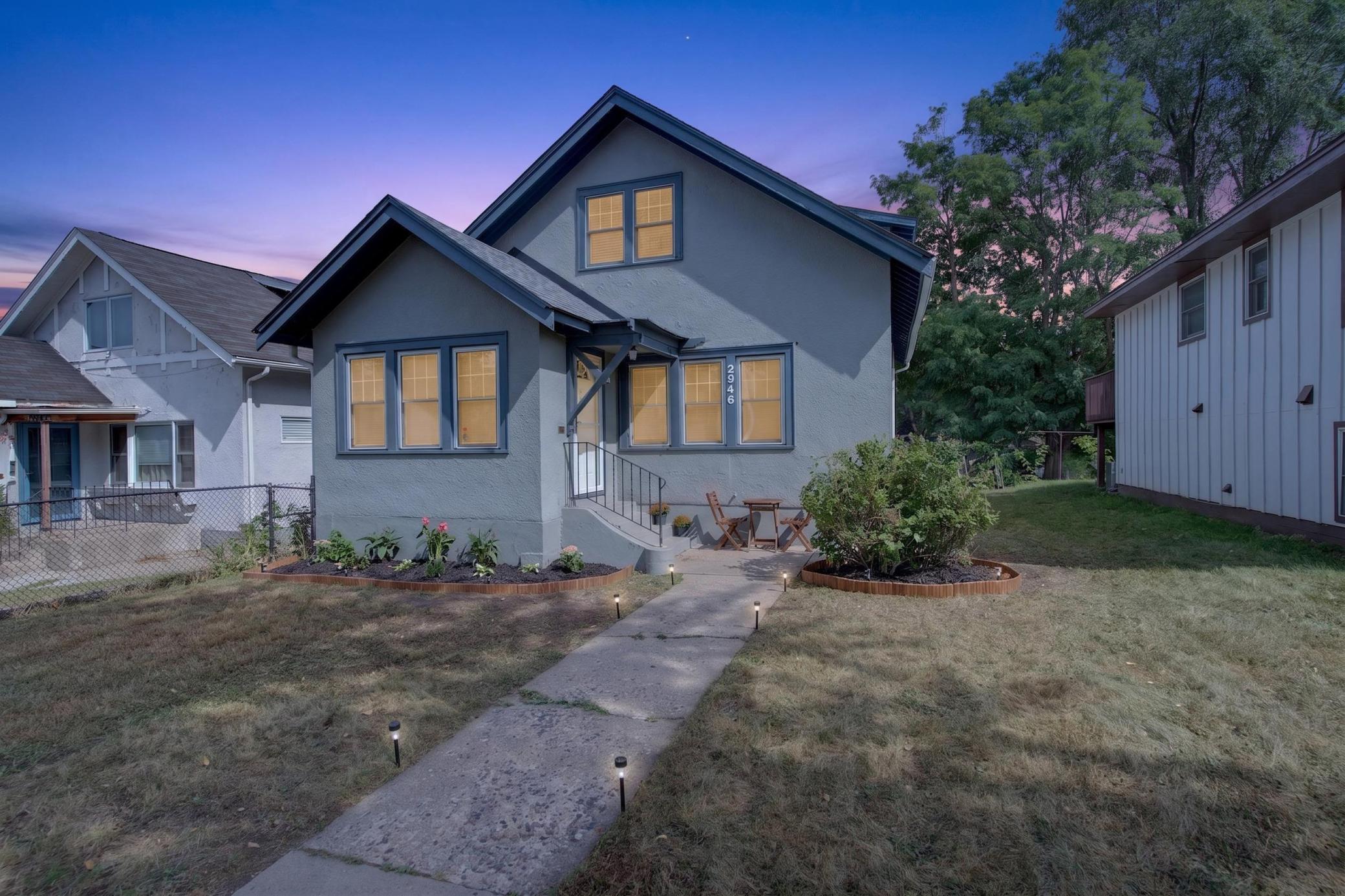 2946 Vincent Avenue N Property Photo 1