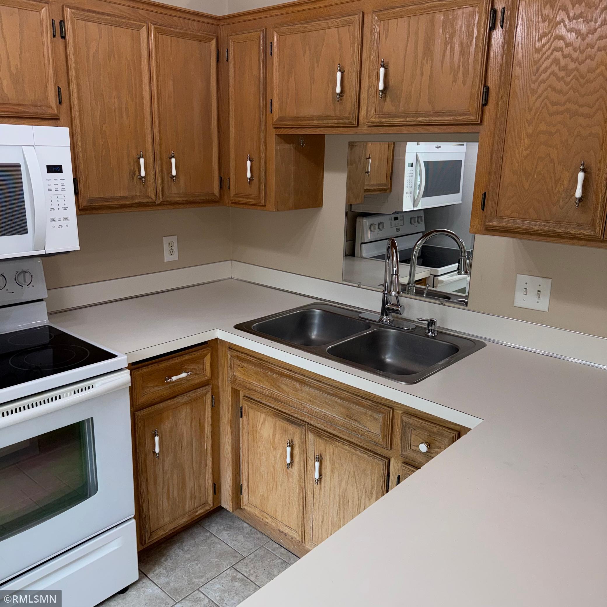 3888 Gibraltar Trail Property Photo 9