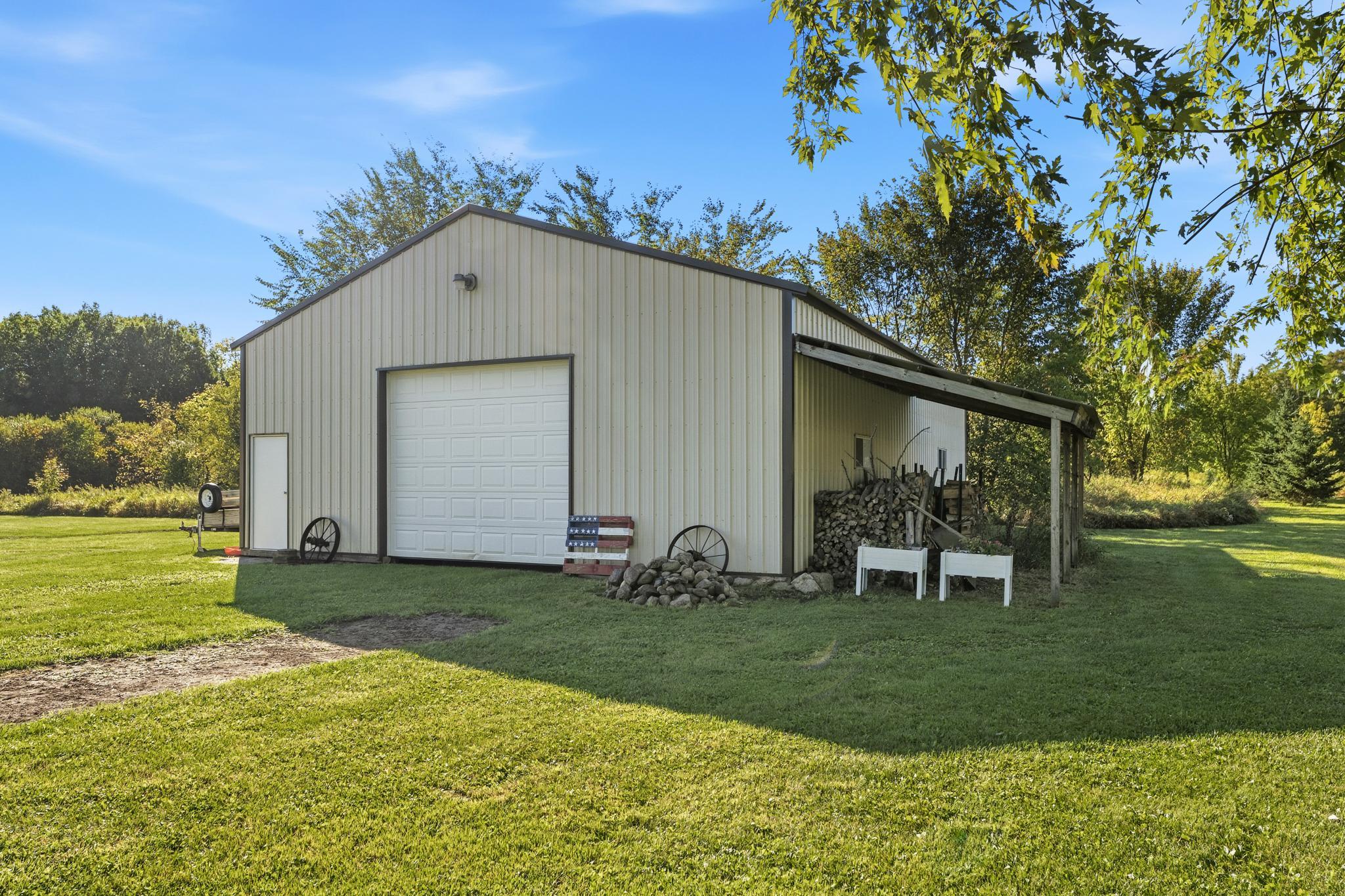 15977 345th Street Property Photo 6
