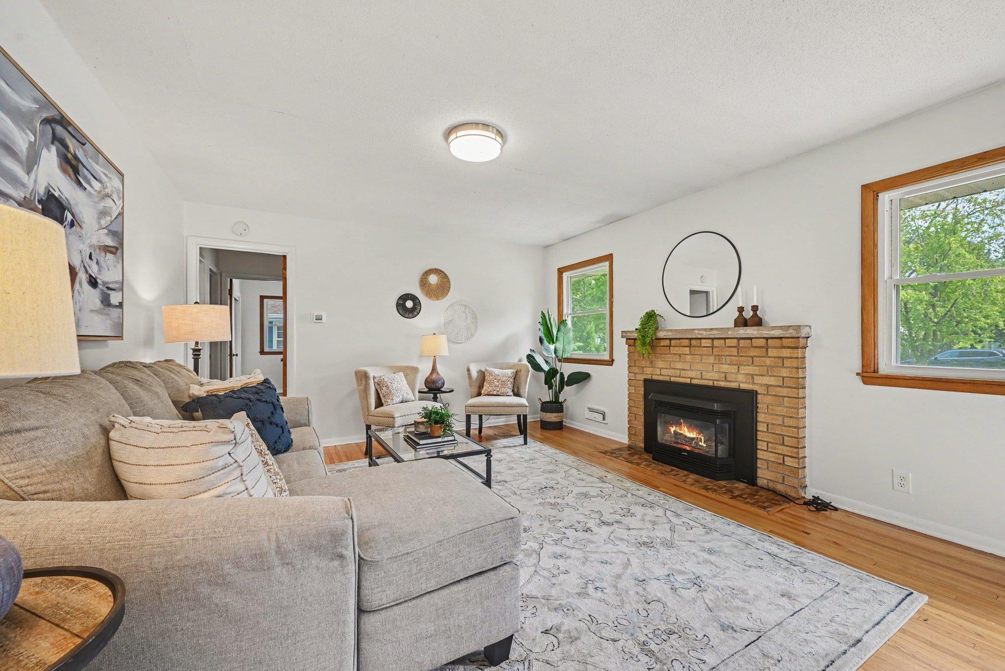 2733 Parkview Boulevard Property Photo 3