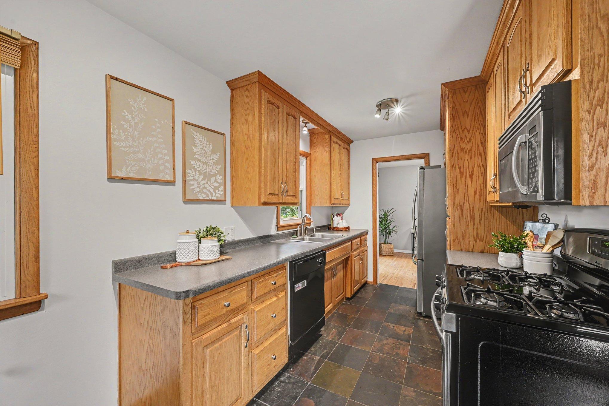 2733 Parkview Boulevard Property Photo 6