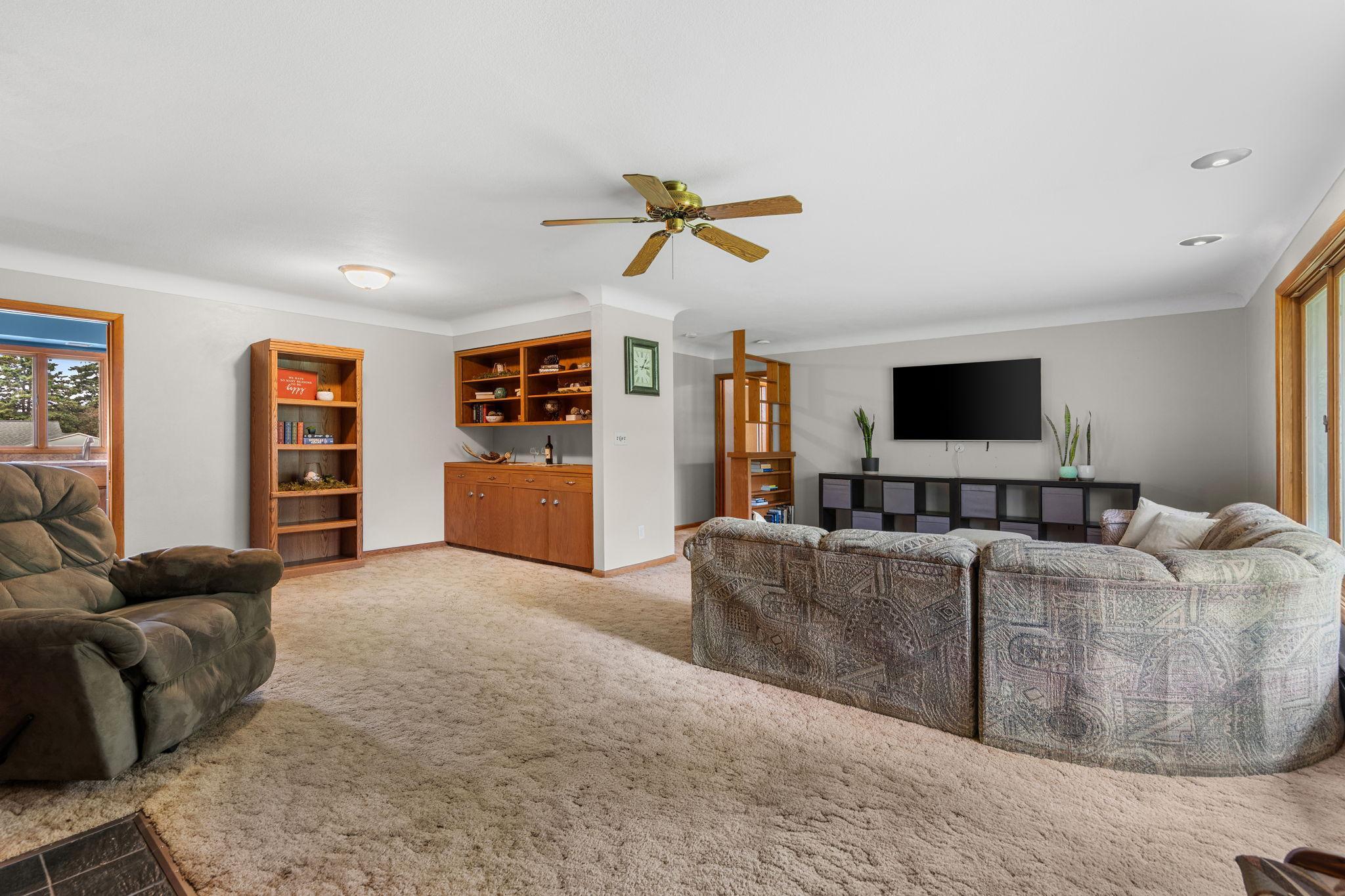 628 E Wisconsin Avenue Property Photo 14
