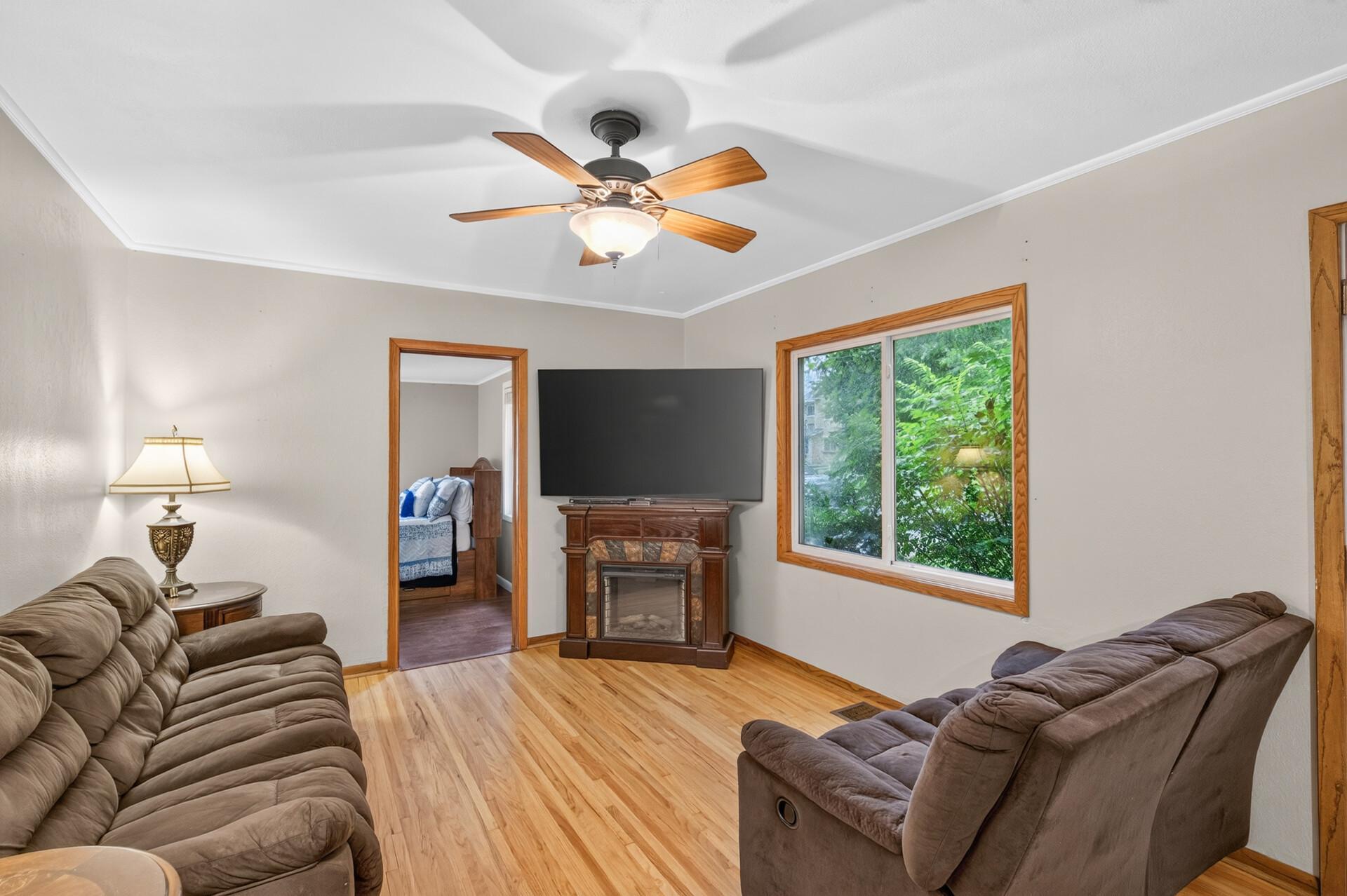 413 3rd Avenue E Property Photo 4