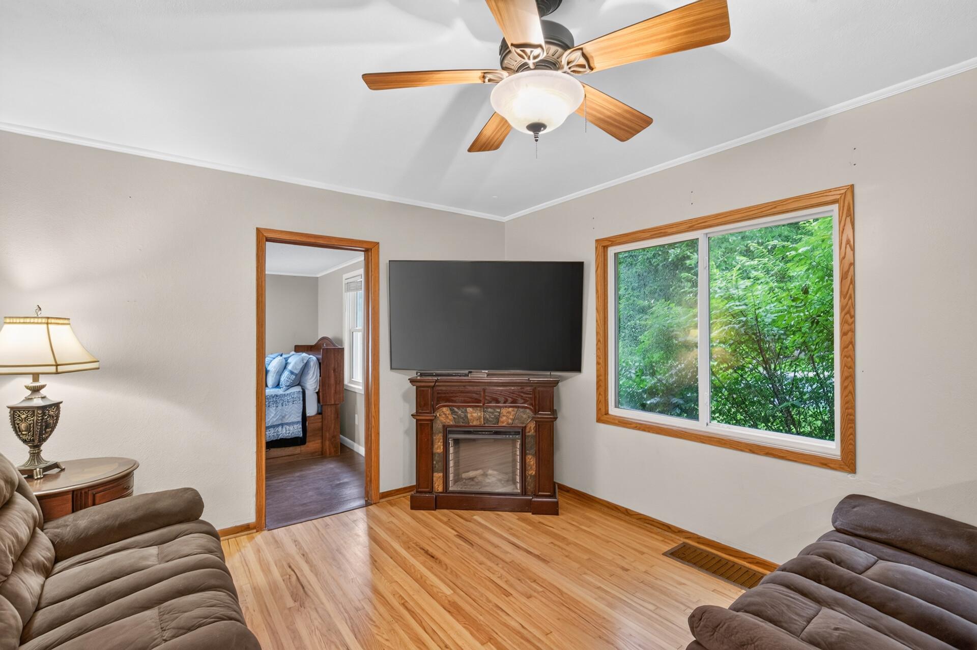 413 3rd Avenue E Property Photo 5
