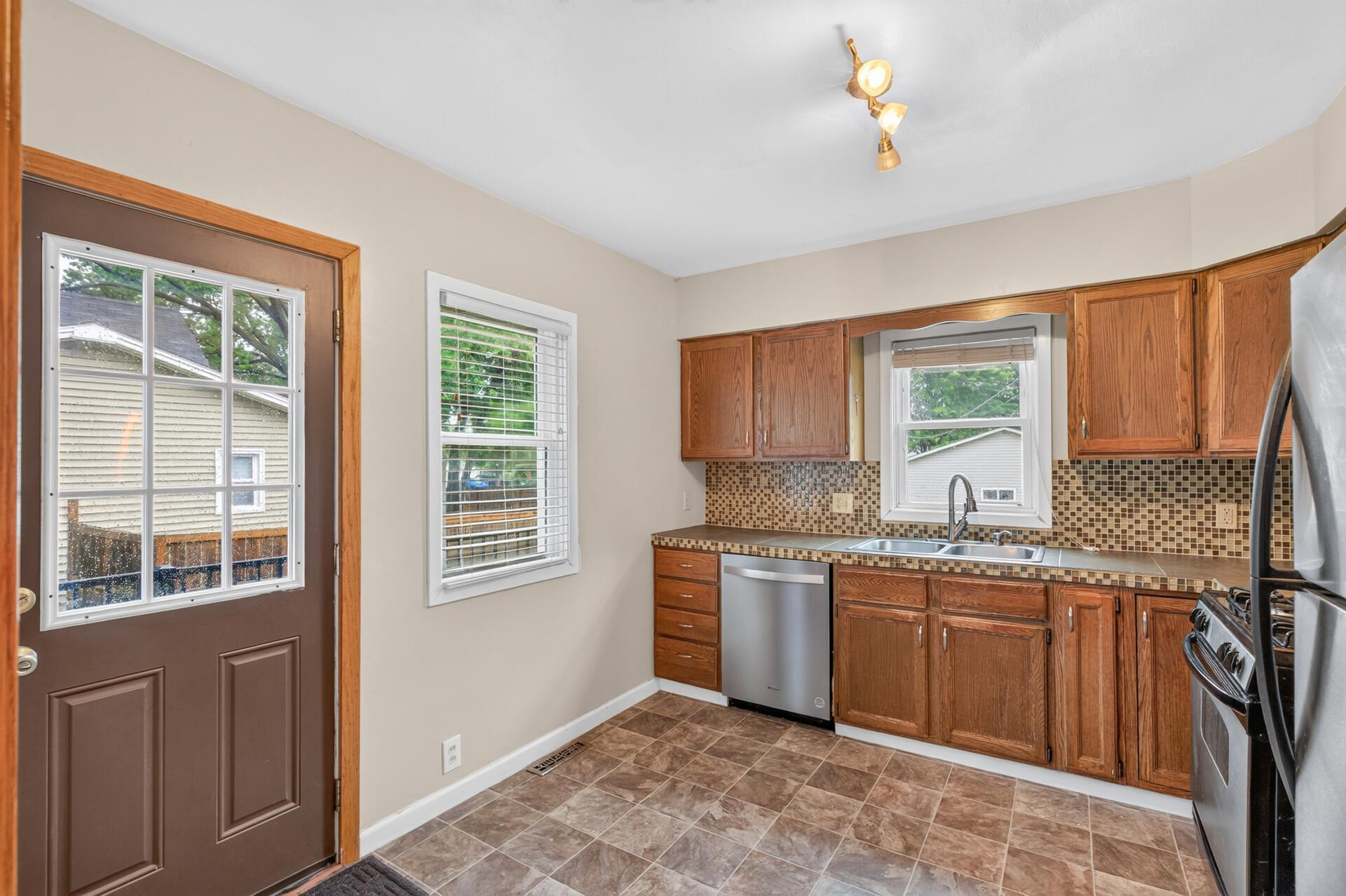 413 3rd Avenue E Property Photo 9