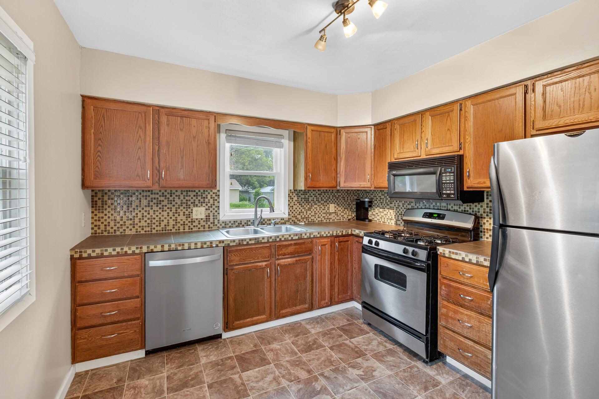 413 3rd Avenue E Property Photo 10