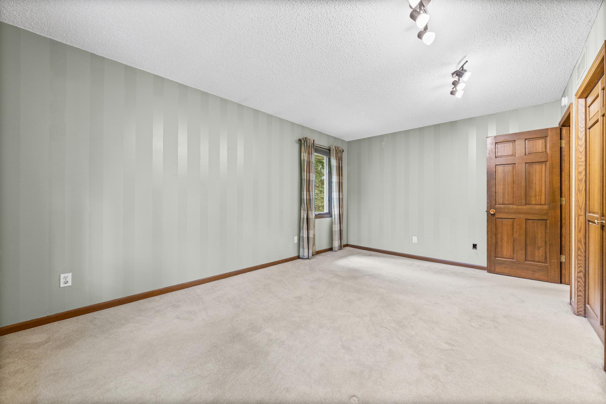 14136 Frontier Lane Property Photo 28