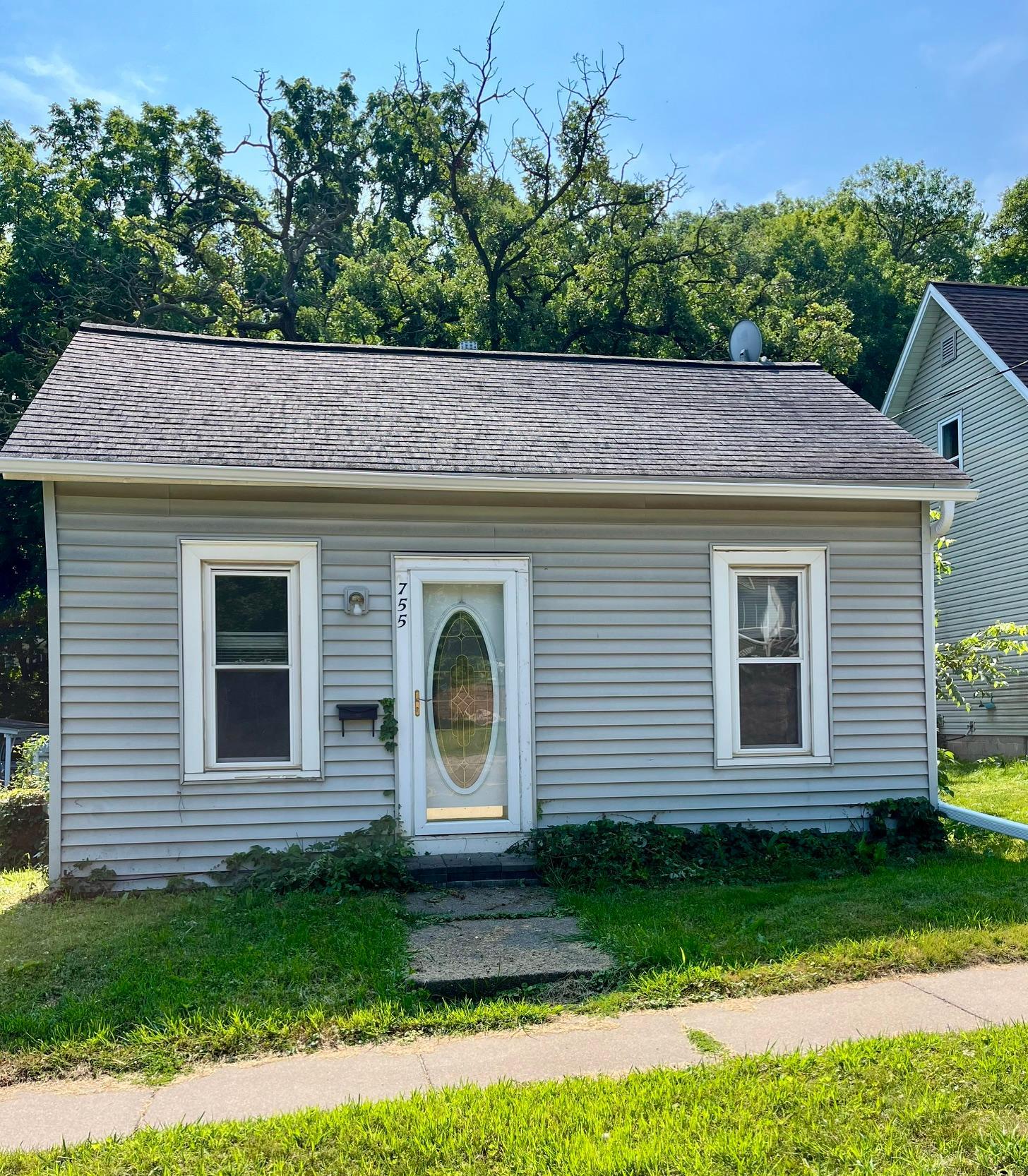 755 West Avenue Property Photo 1