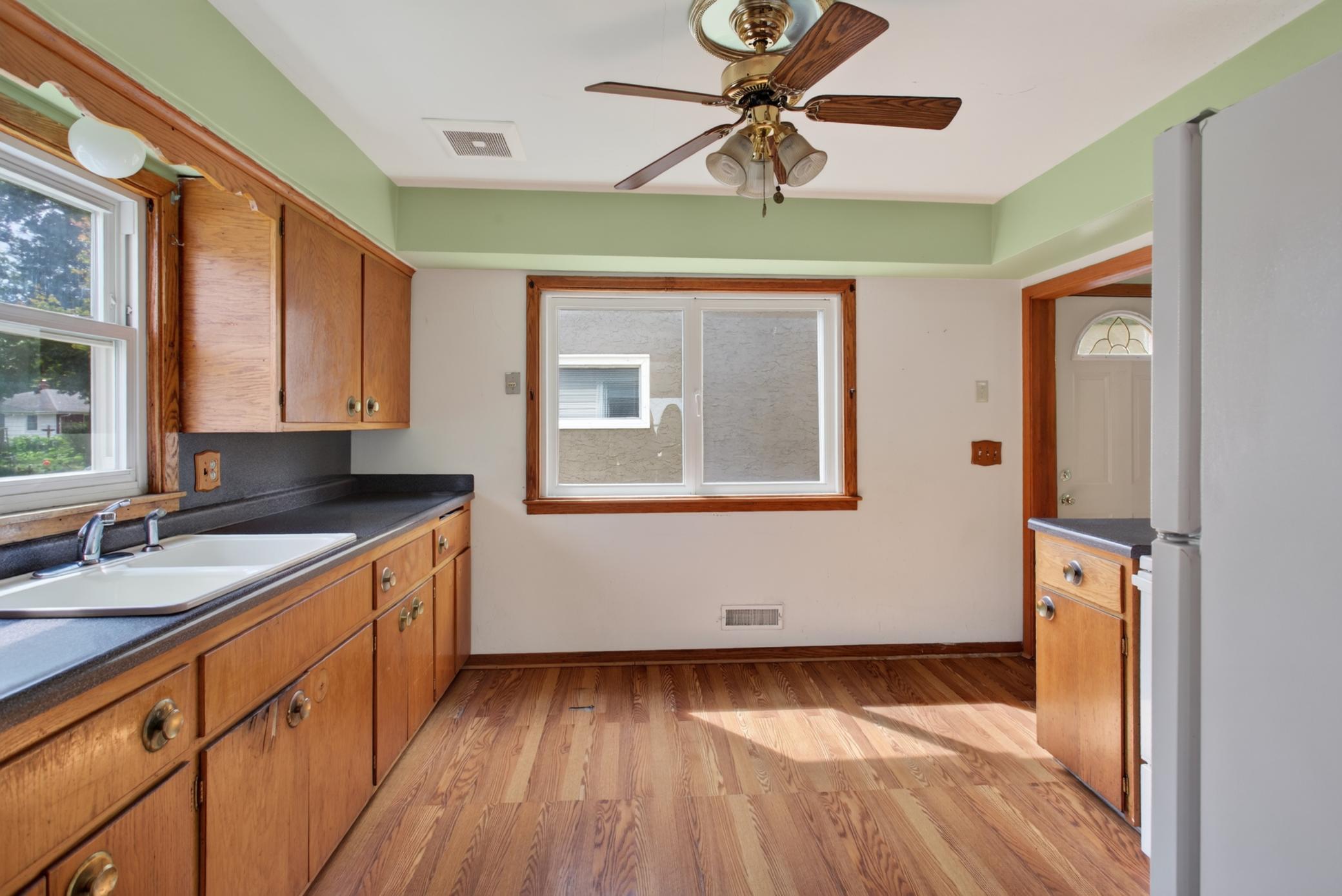 5045 Upton Avenue N Property Photo 4