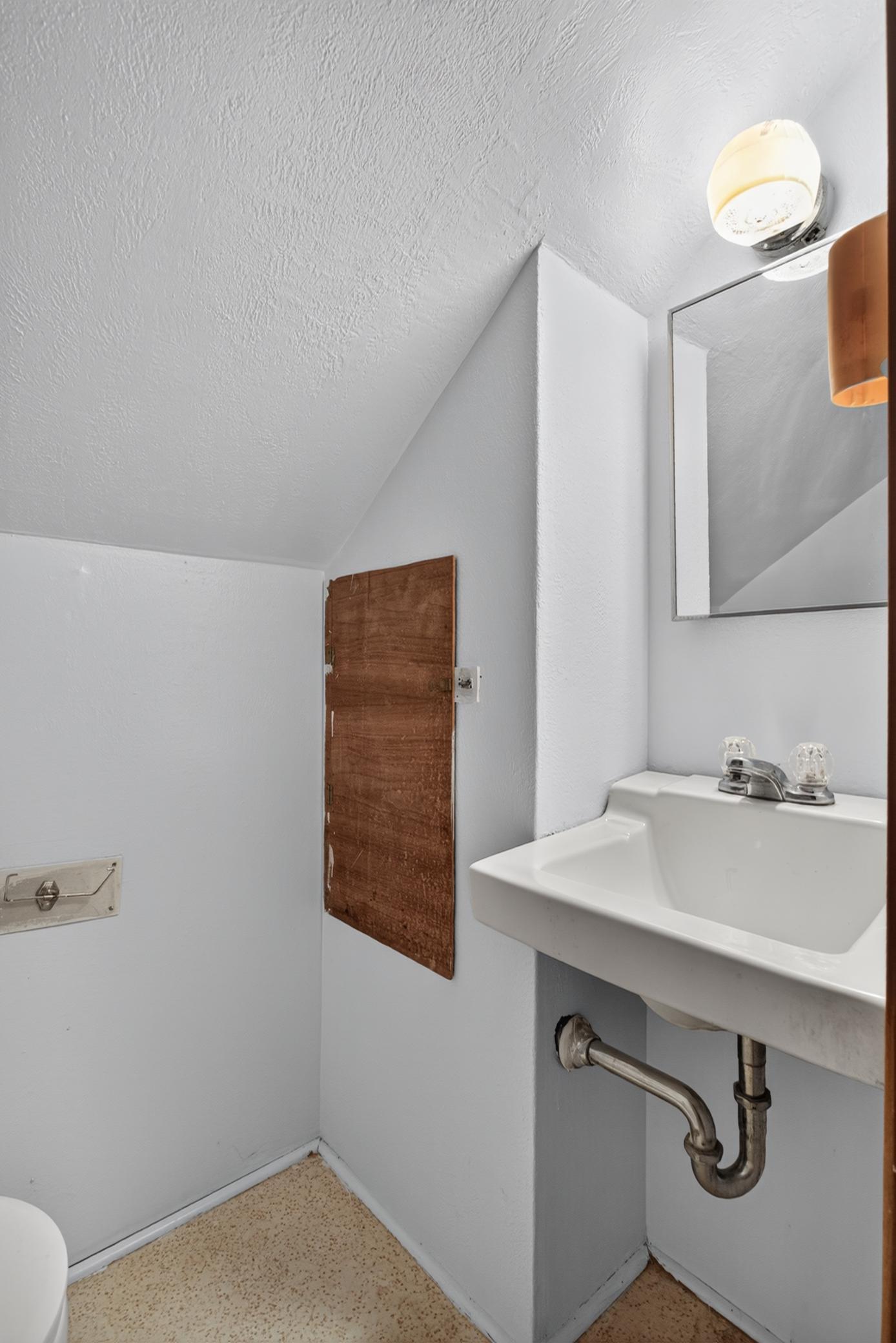 5045 Upton Avenue N Property Photo 14