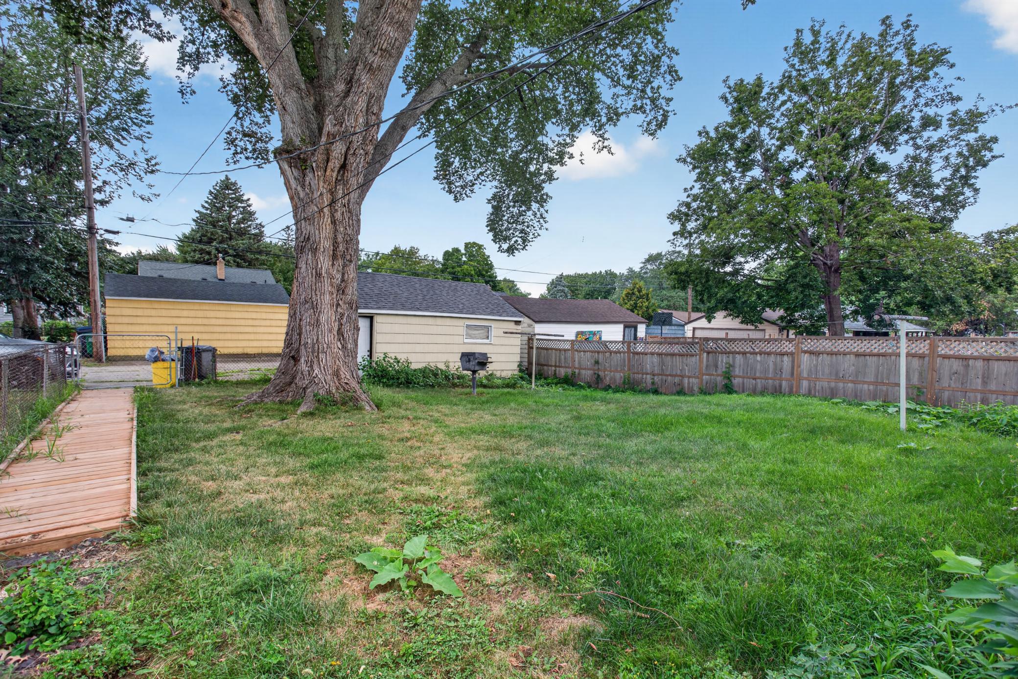 5045 Upton Avenue N Property Photo 18
