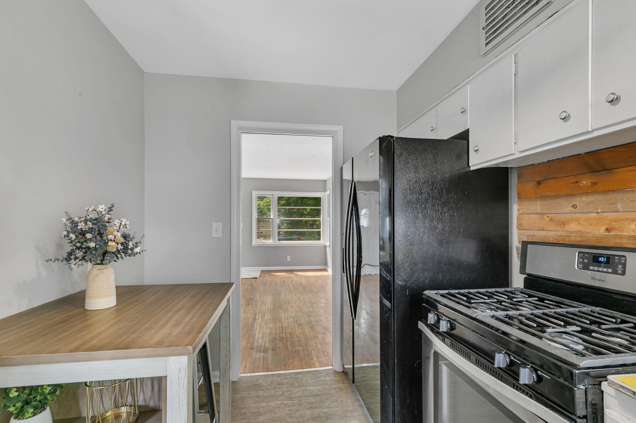 122 30th Avenue N Property Photo 6
