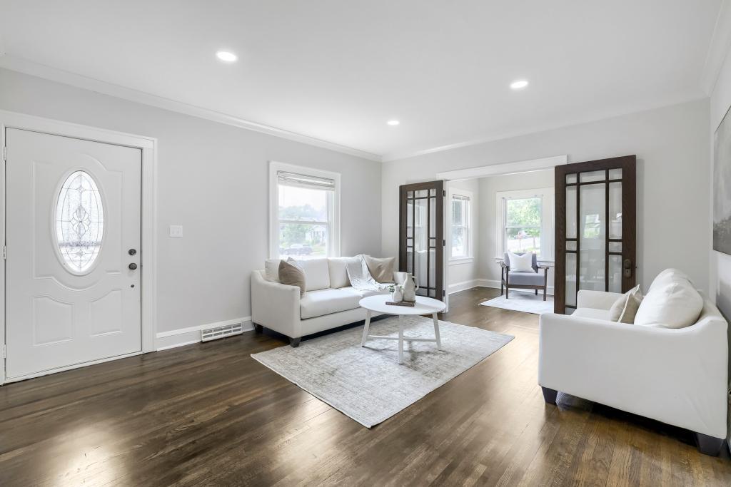 1900 E 42nd Street Property Photo 3