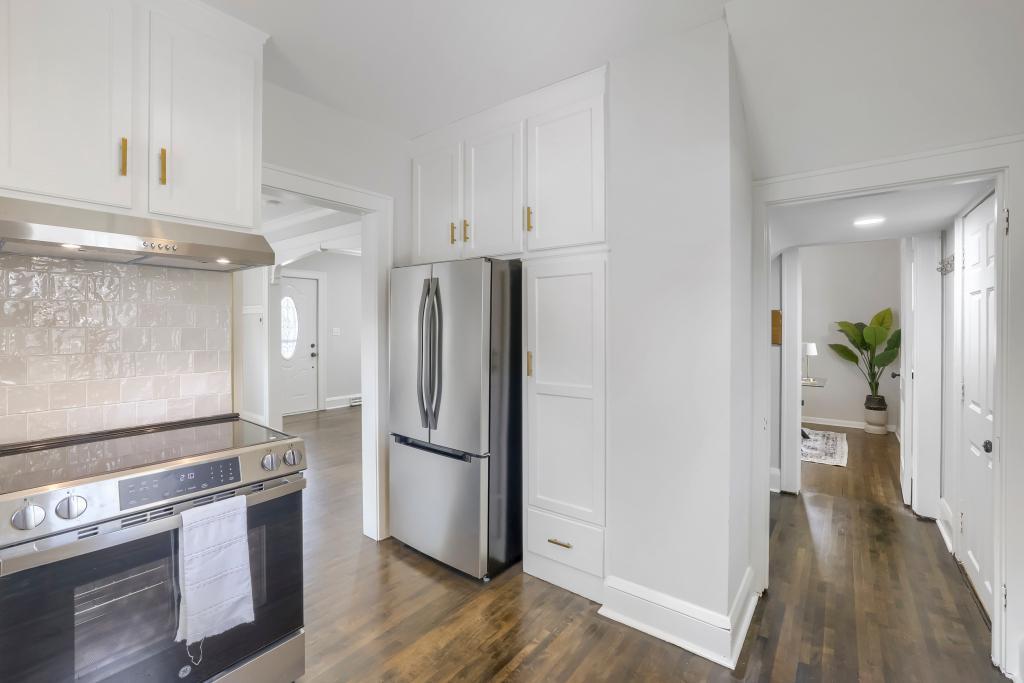 1900 E 42nd Street Property Photo 11