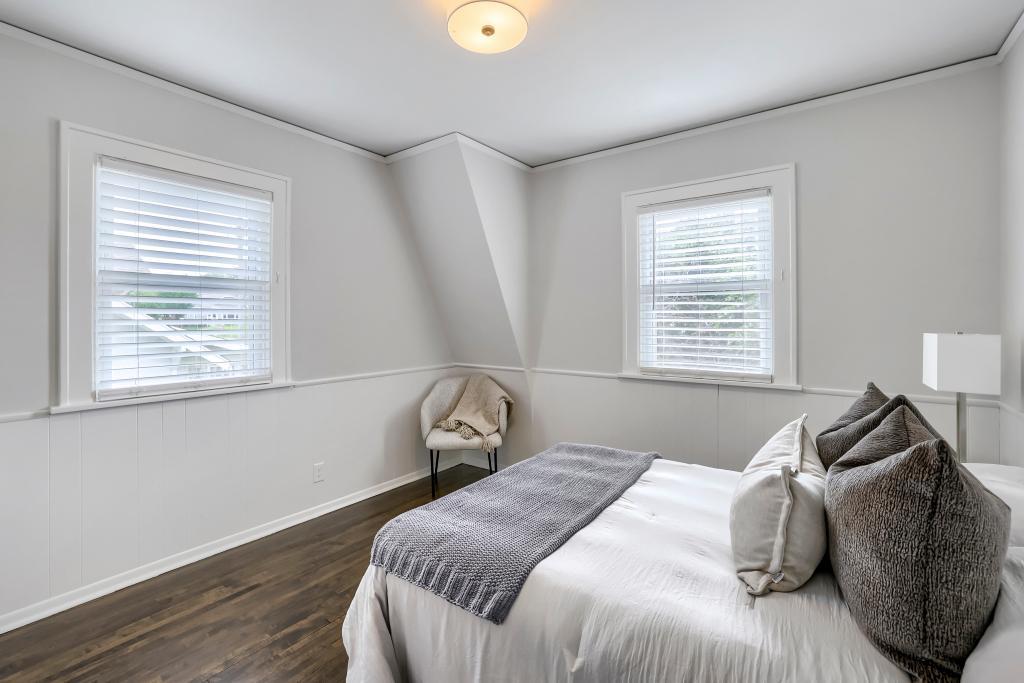 1900 E 42nd Street Property Photo 16