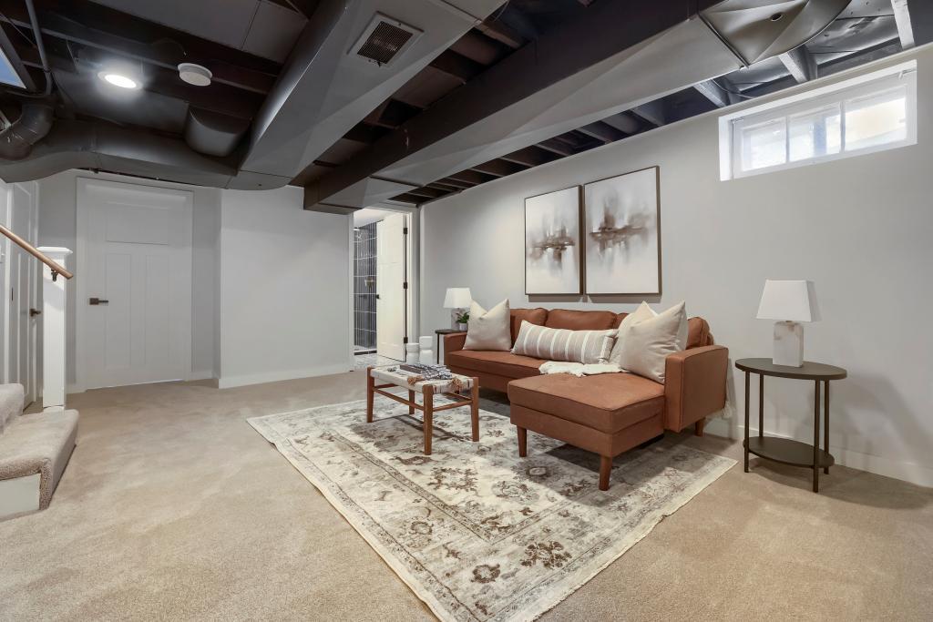 1900 E 42nd Street Property Photo 21
