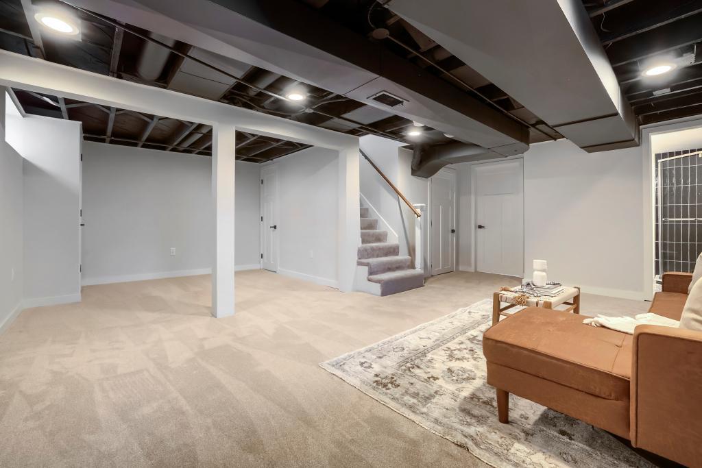 1900 E 42nd Street Property Photo 22