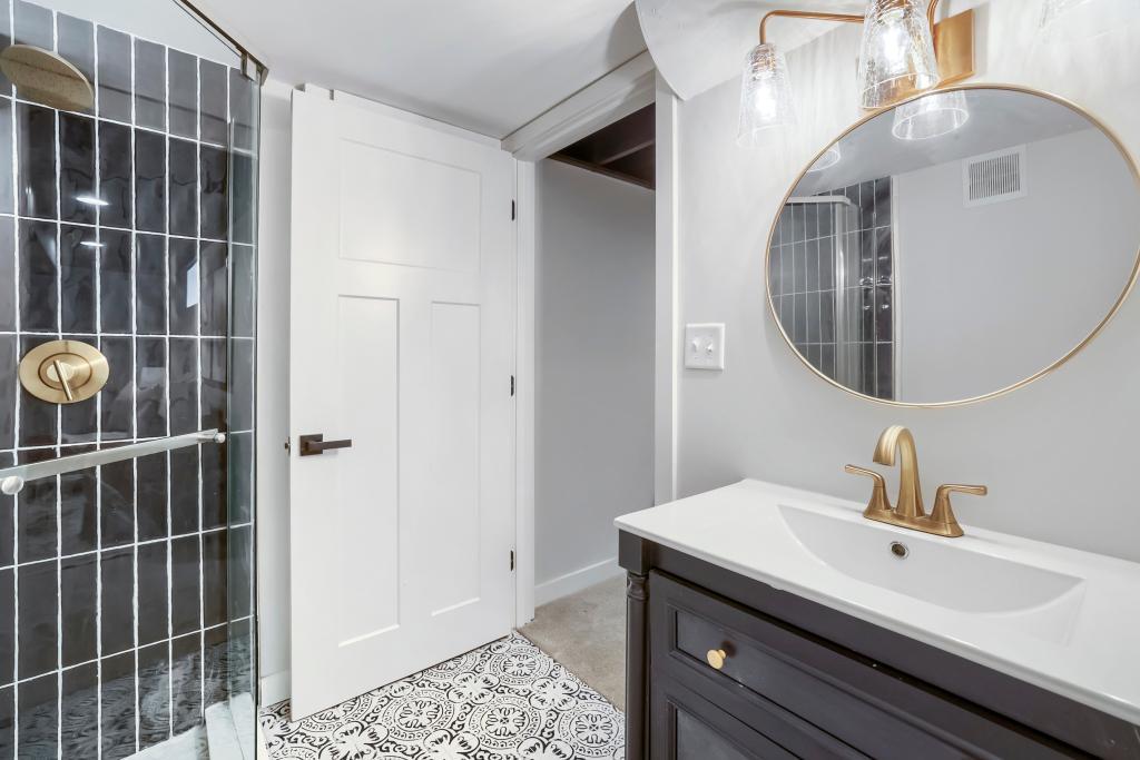 1900 E 42nd Street Property Photo 23