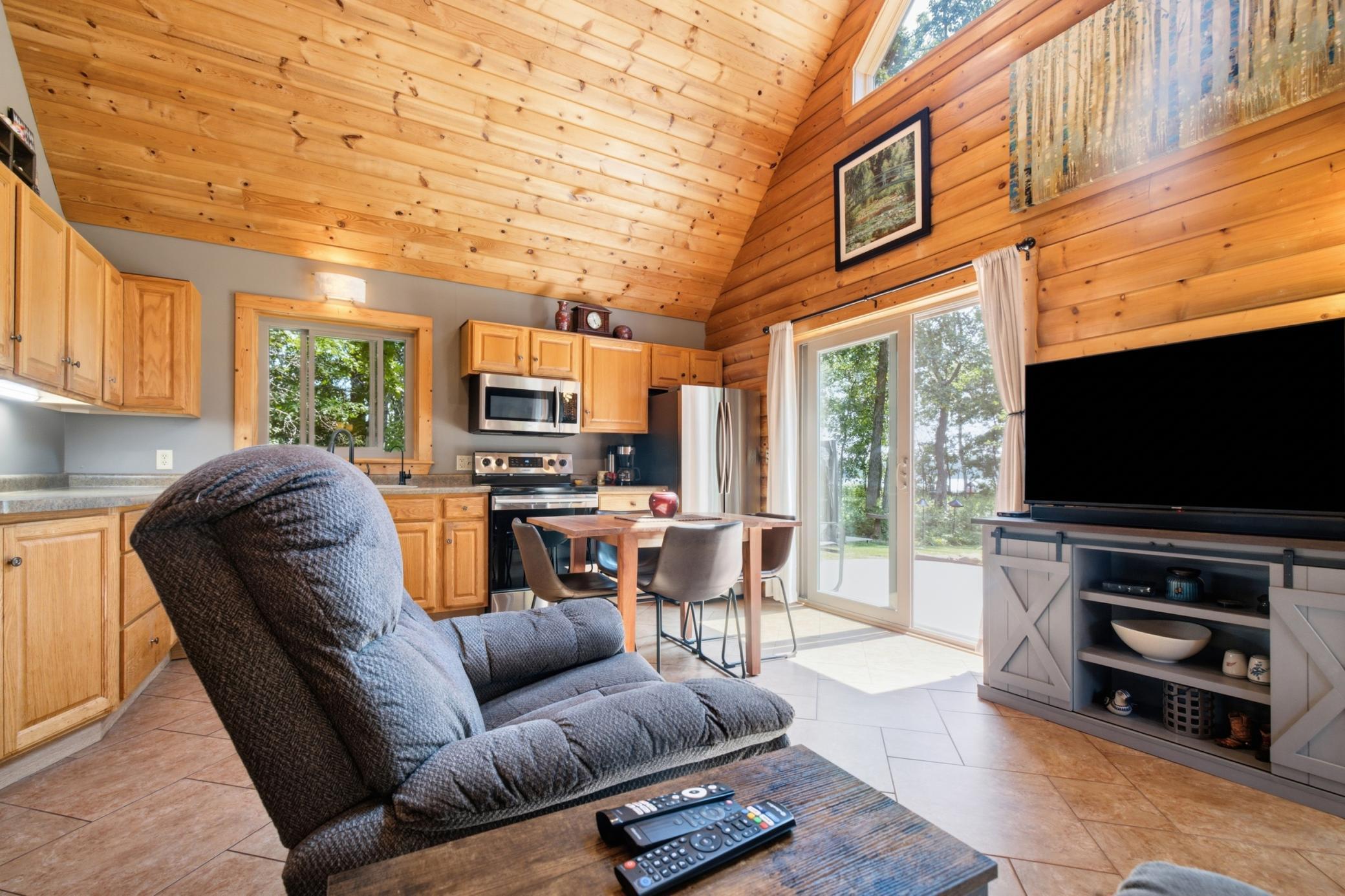 302 State 84 Nw Property Photo 6