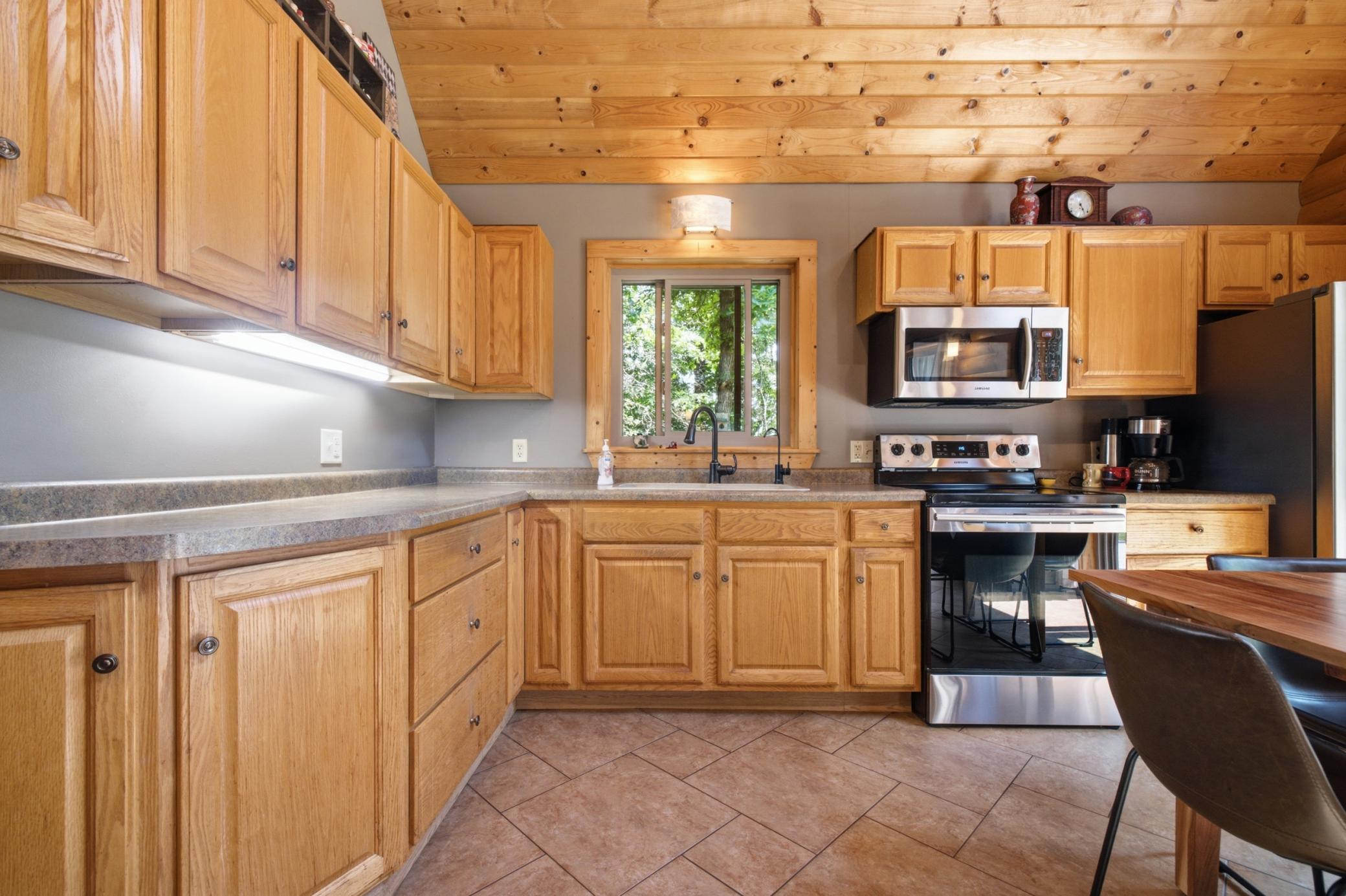 302 State 84 Nw Property Photo 8