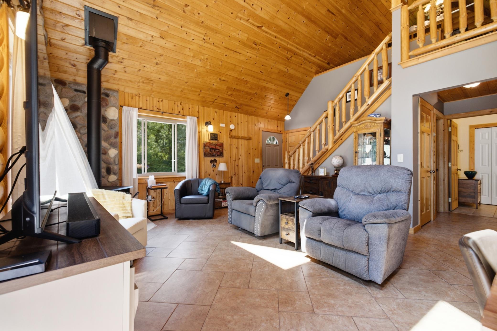 302 State 84 Nw Property Photo 11