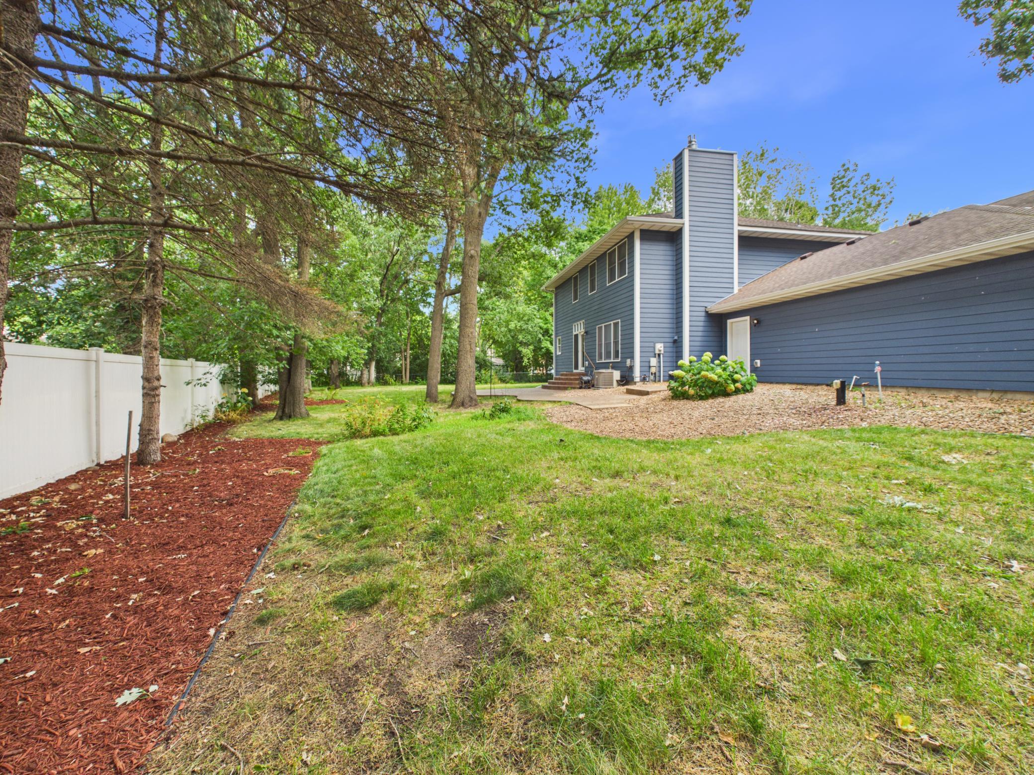 2527 Colony Circle Property Photo 4