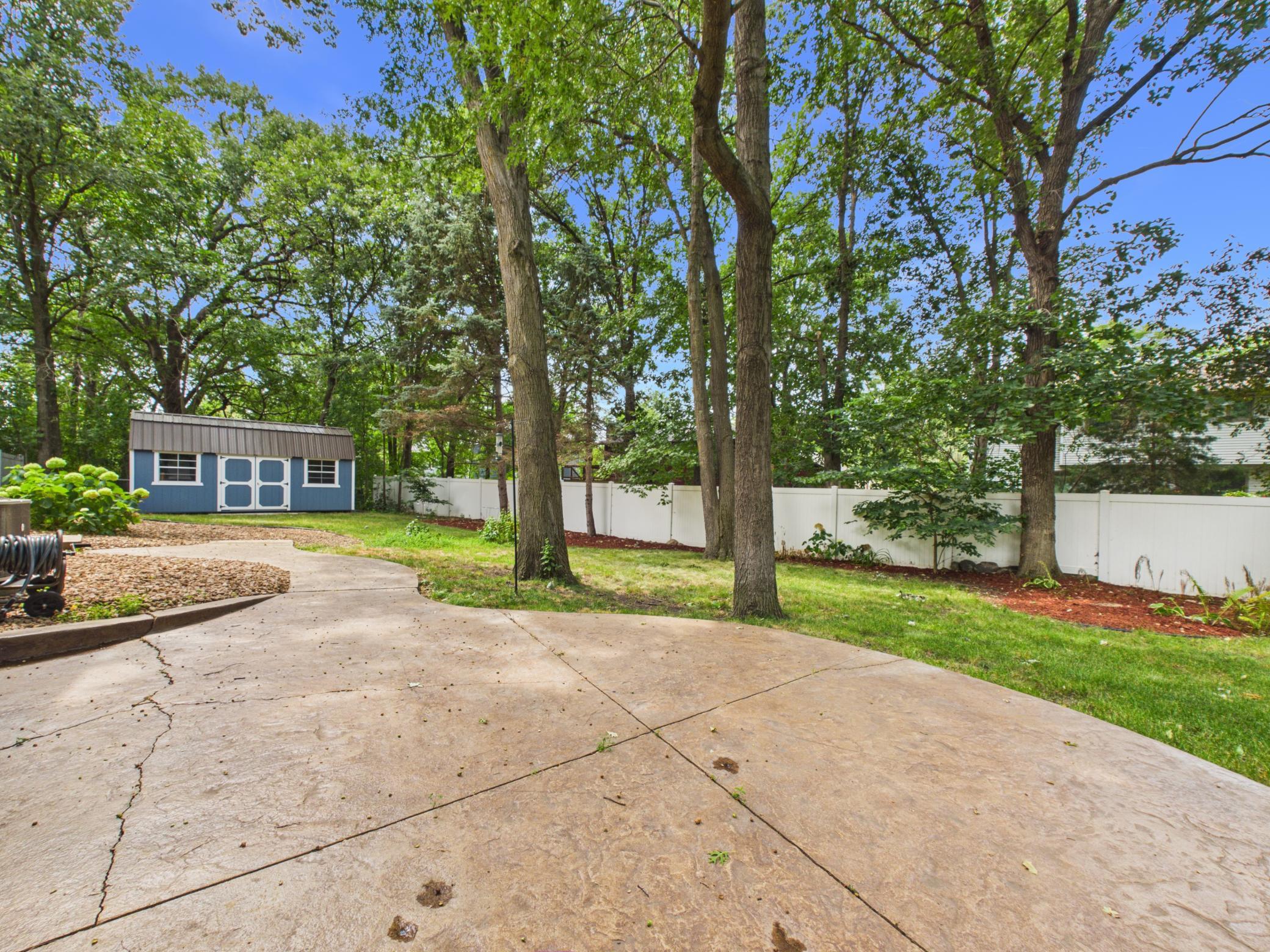 2527 Colony Circle Property Photo 5