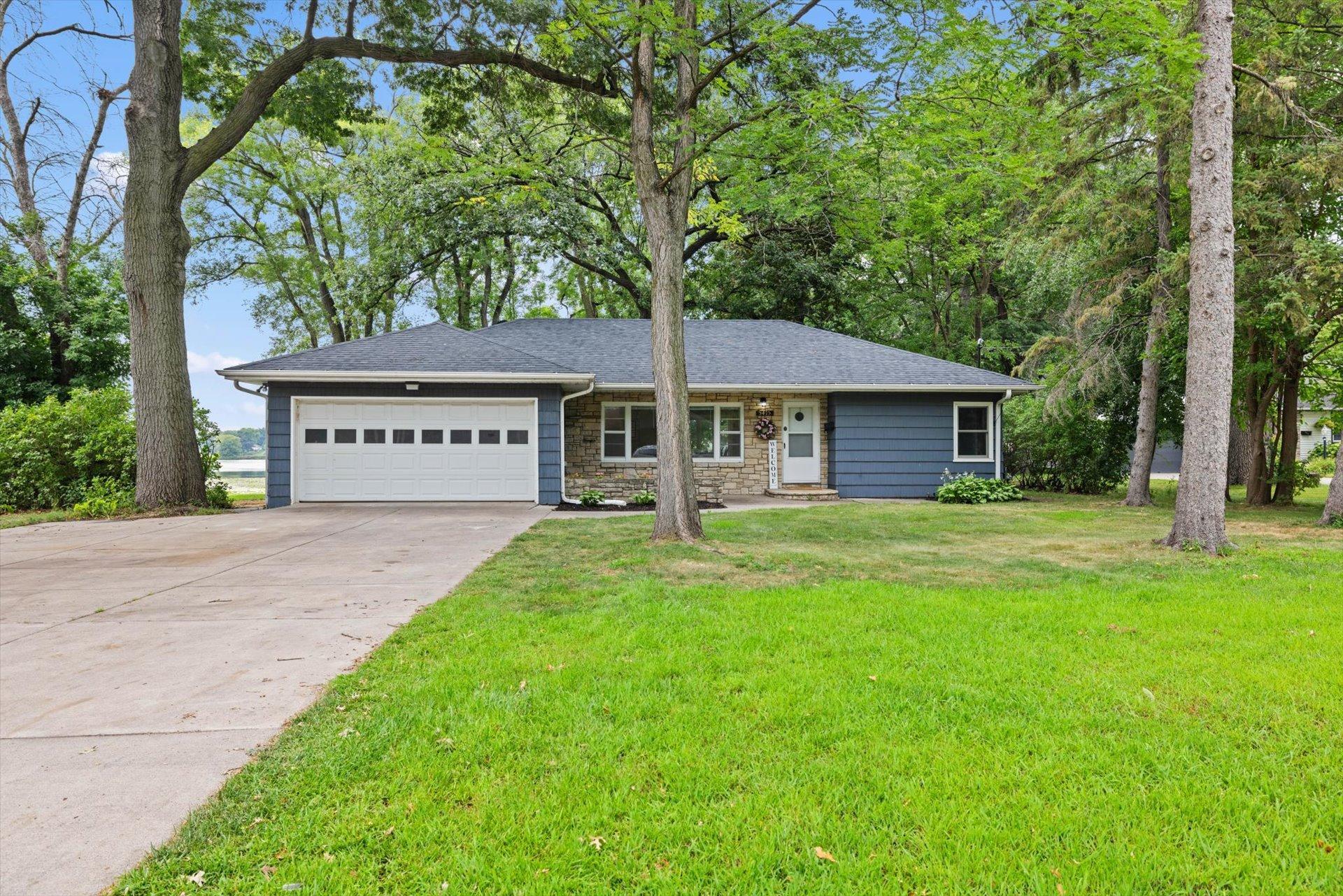 5415 Twin Lake Boulevard E Property Photo 1